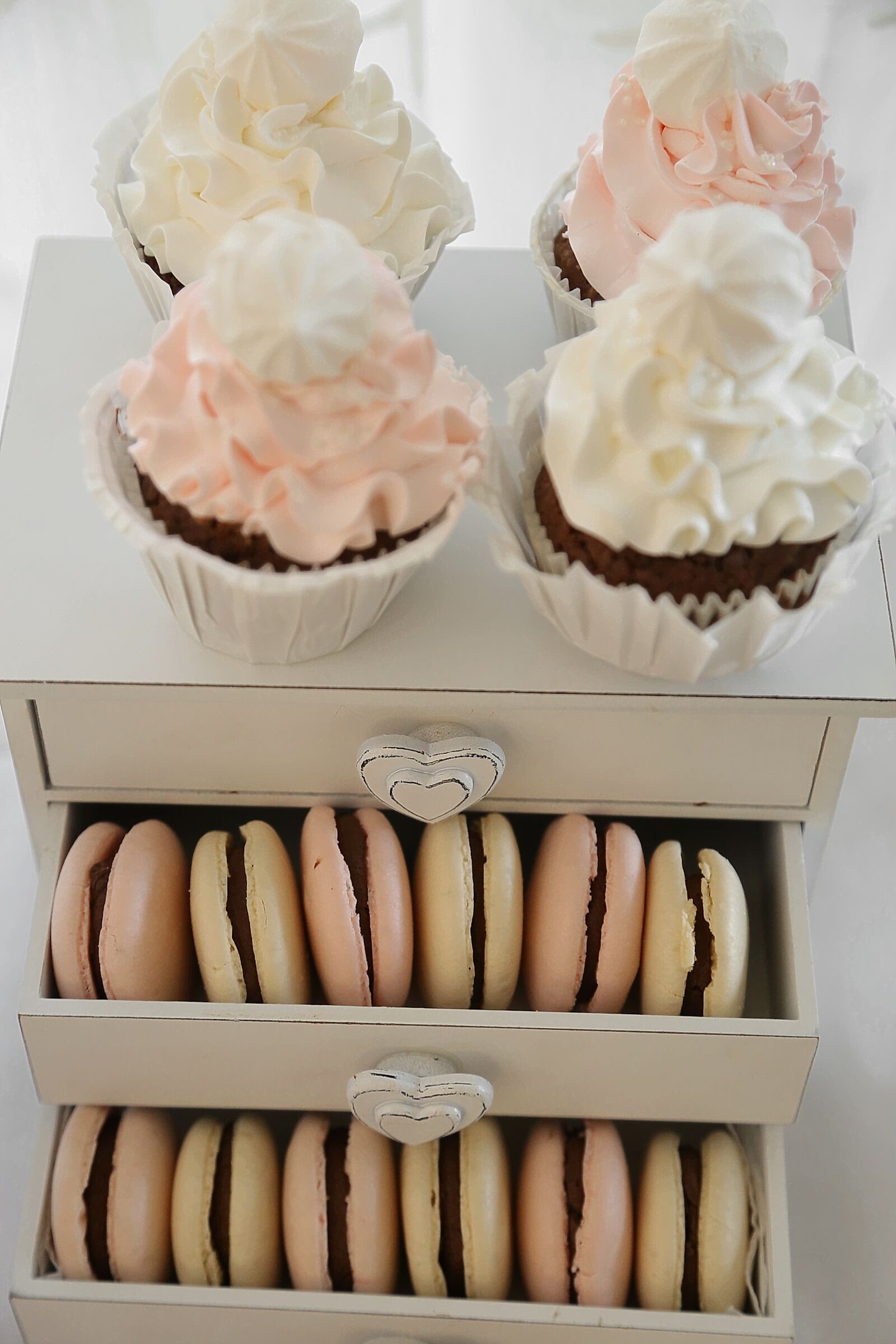 Canon EOS 6D sample photo. Cupcake, cookie, drawer, handmade photography