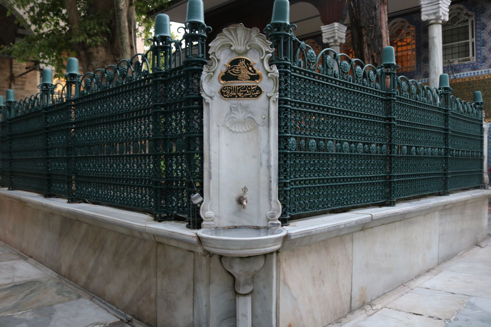 Canon EOS 750D (EOS Rebel T6i / EOS Kiss X8i) sample photo. Islam, istanbul, prayer photography
