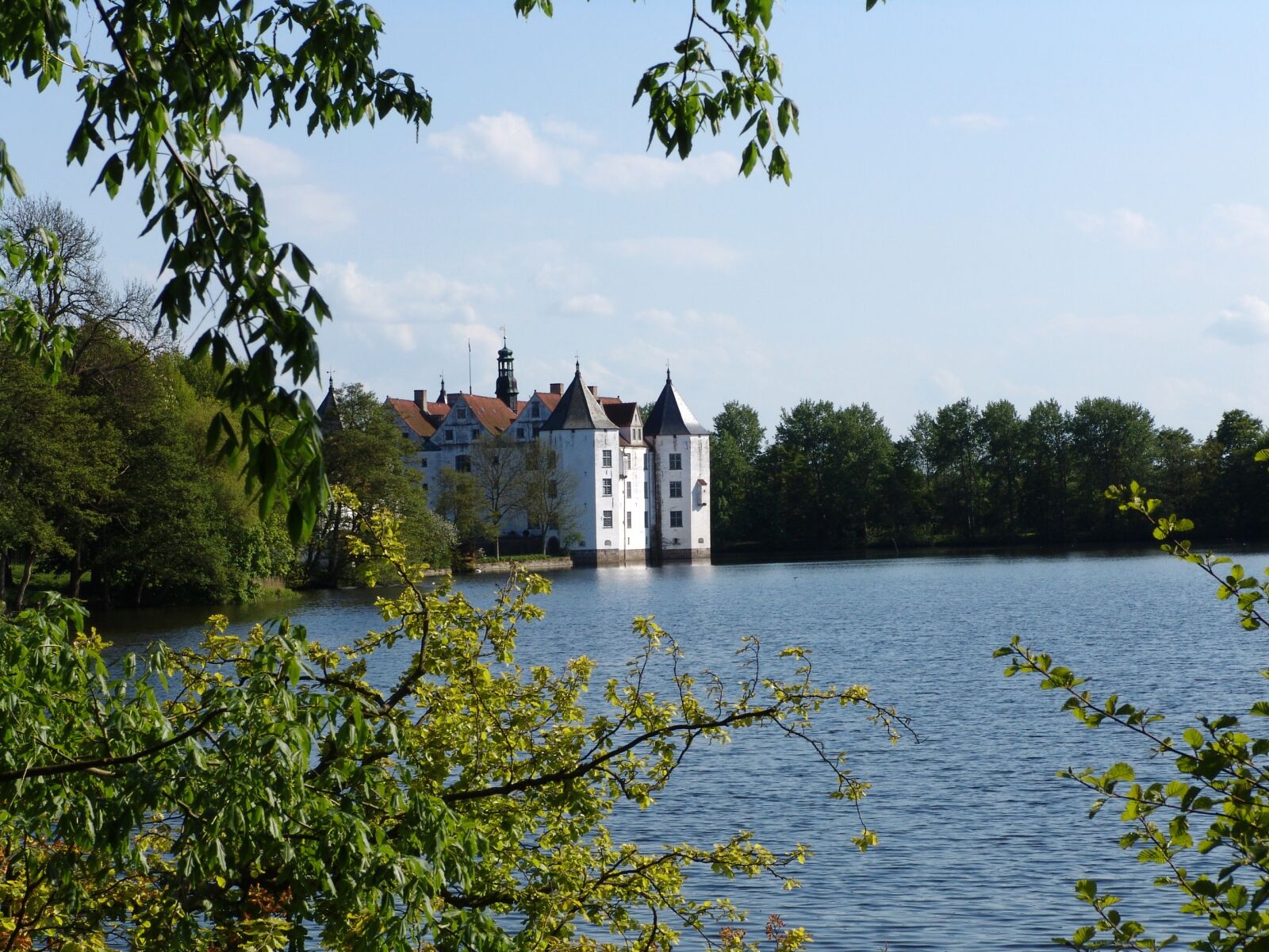 Sony DSC-F828 sample photo. Glücksburg, castle, nature photography