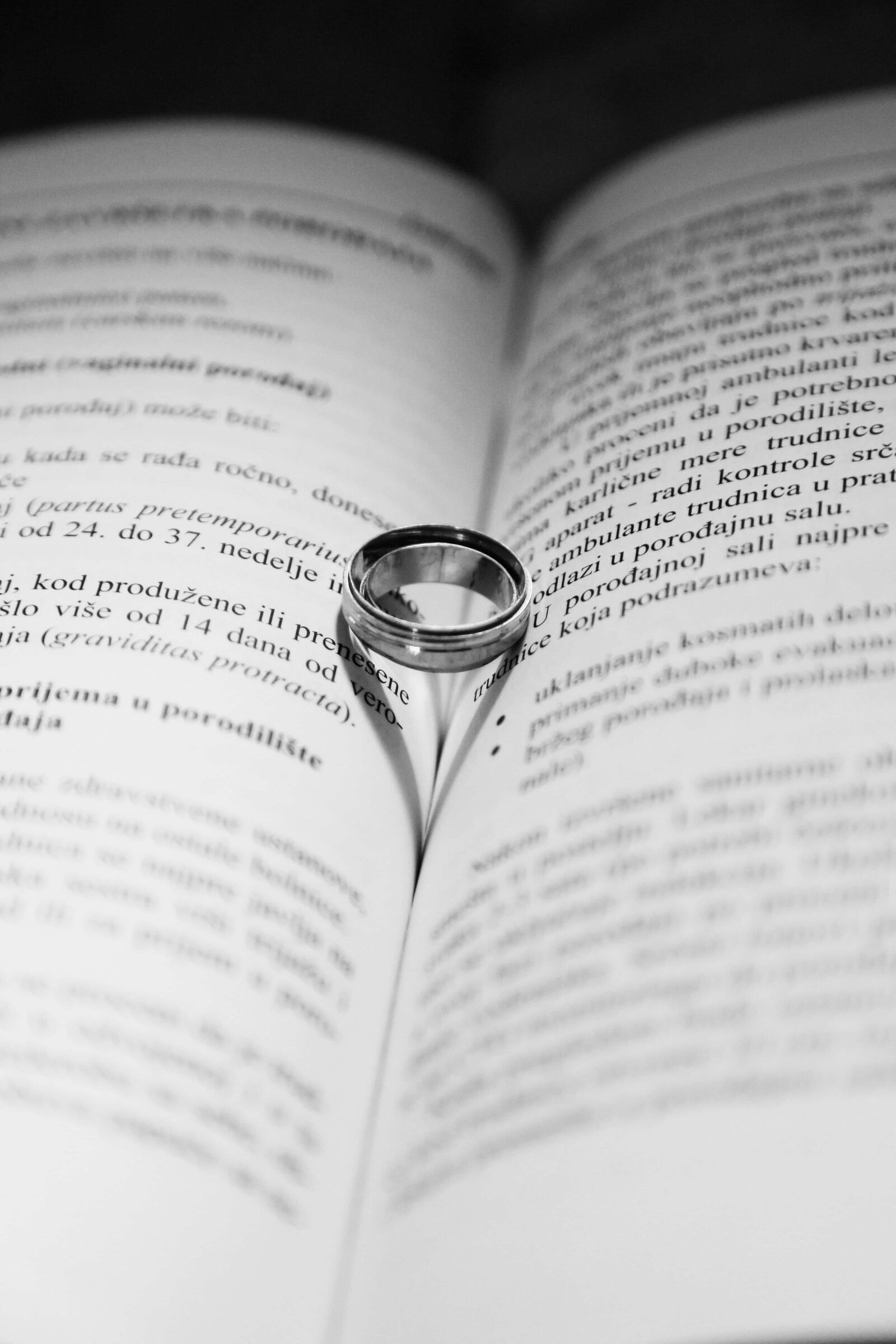 Canon EOS 6D + Canon EF 24-105mm F4L IS USM sample photo. Black and white, book photography