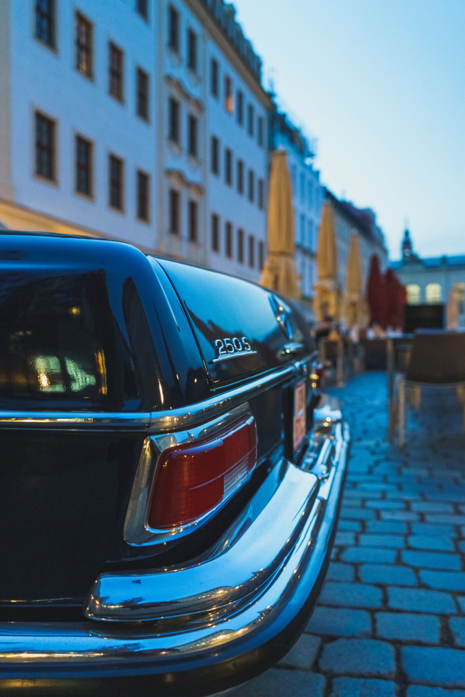 Sony a7 II + Sony FE 28-70mm F3.5-5.6 OSS sample photo. Mercedes benz, car, mercedes photography