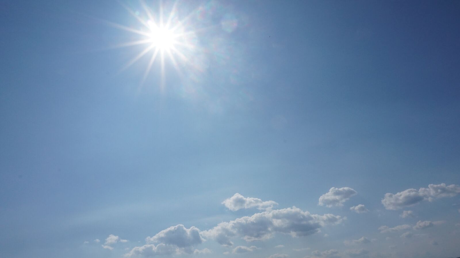 Sony E 16-50mm F3.5-5.6 PZ OSS sample photo. Sun, sky, blue photography