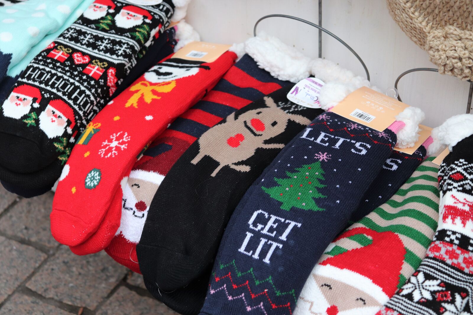 Canon EOS 200D (EOS Rebel SL2 / EOS Kiss X9) sample photo. Winter socks, colorful, christmas photography