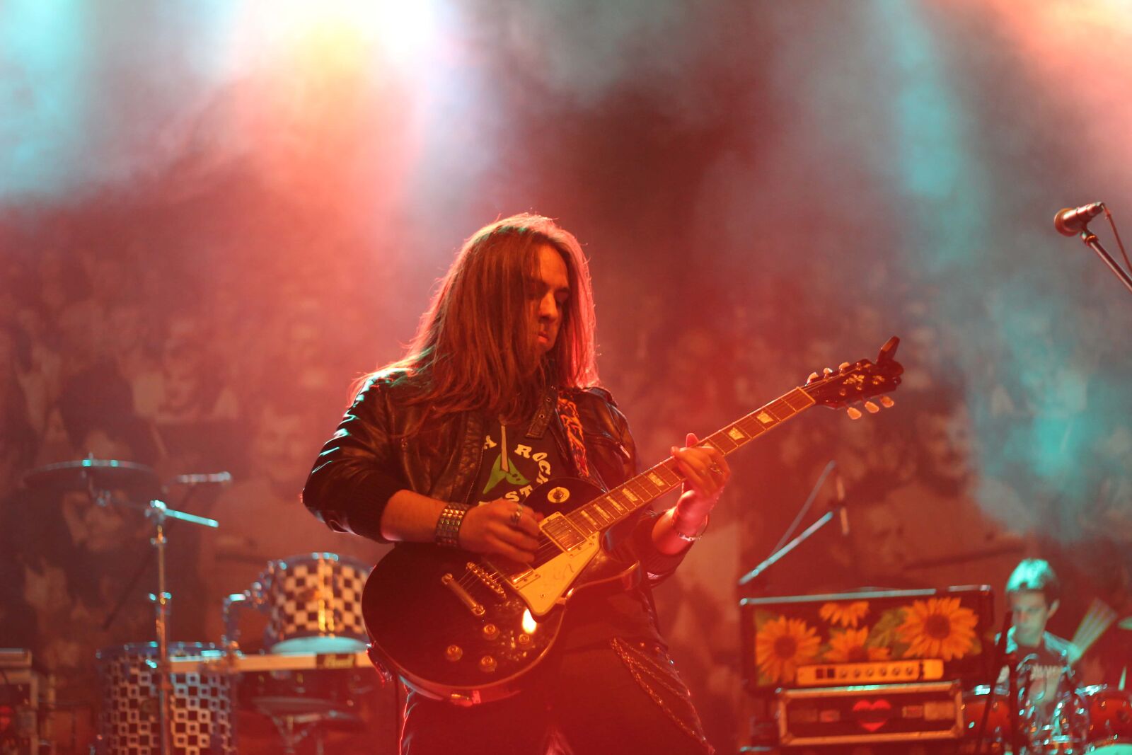 Canon EOS 550D (EOS Rebel T2i / EOS Kiss X4) sample photo. Guitarist, rock concert, melody photography