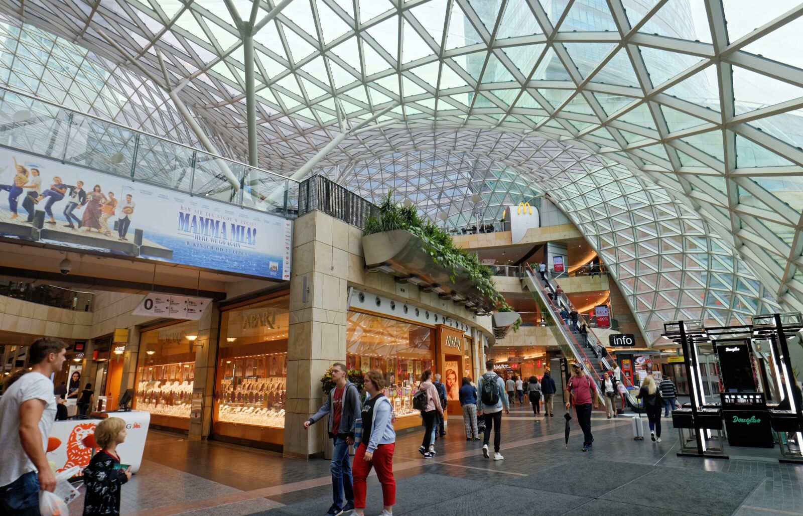 Nikon D5100 sample photo. Interior, center, commercial photography