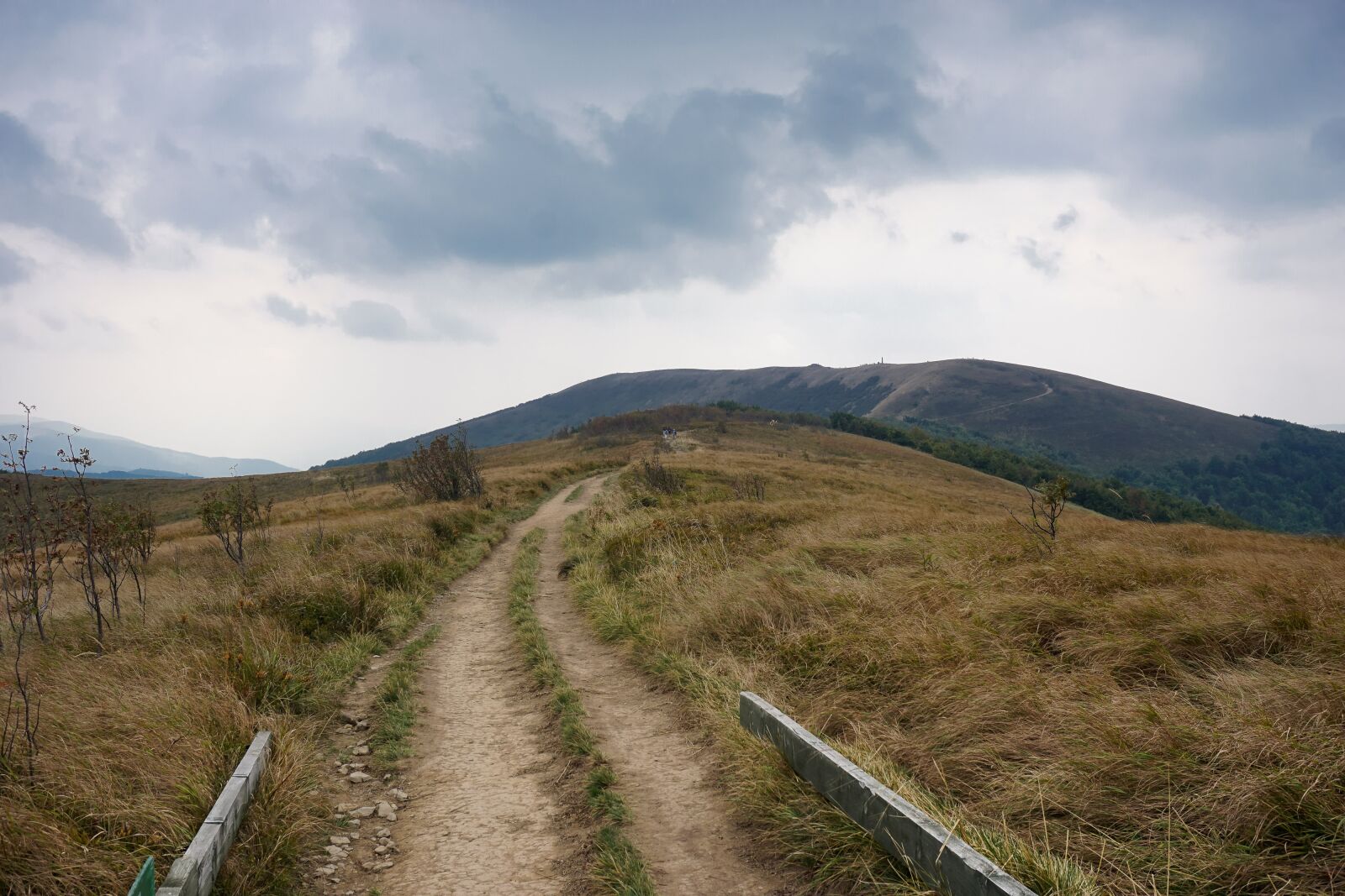 Sony a6000 sample photo. Mountains, way, hiking trail photography