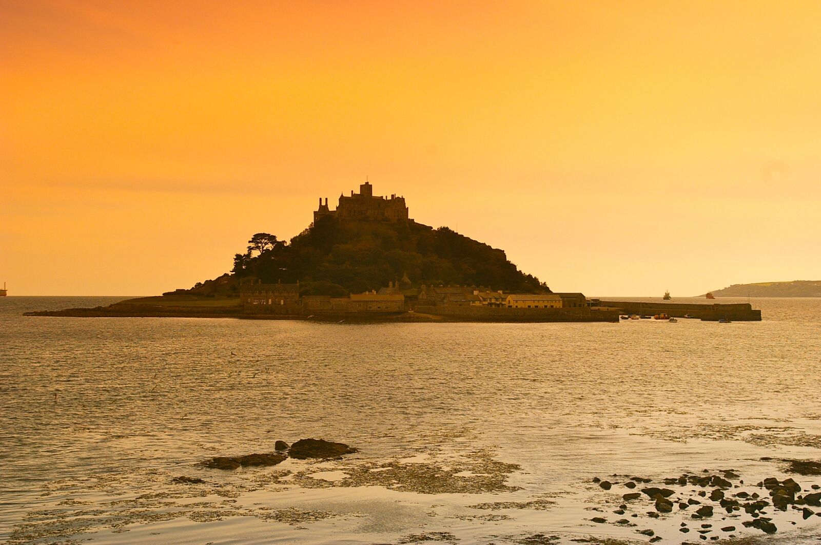 Pentax *ist DL2 sample photo. St michaels mount, holiday photography