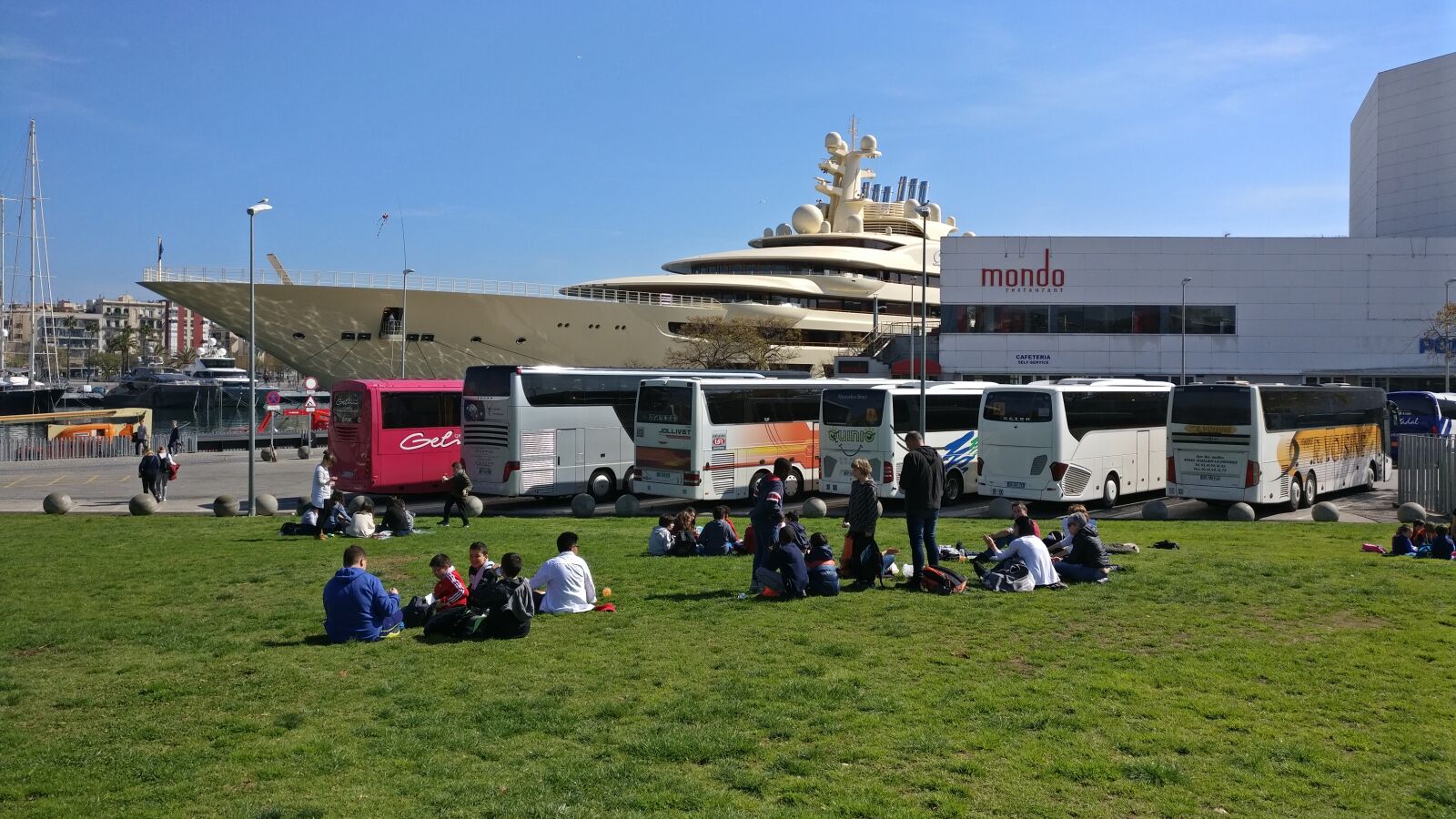 OnePlus A3003 sample photo. Buses, kids, relaxation, yacht photography