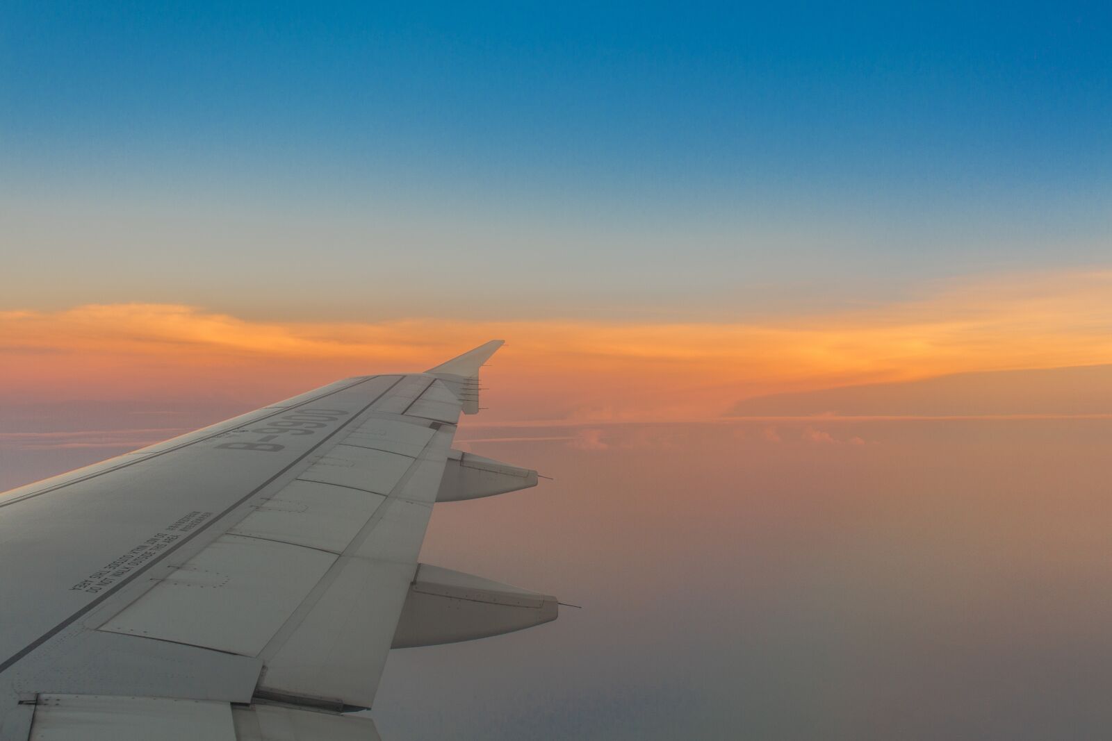 Canon EOS 700D (EOS Rebel T5i / EOS Kiss X7i) sample photo. Aircraft, the scenery, twilight photography