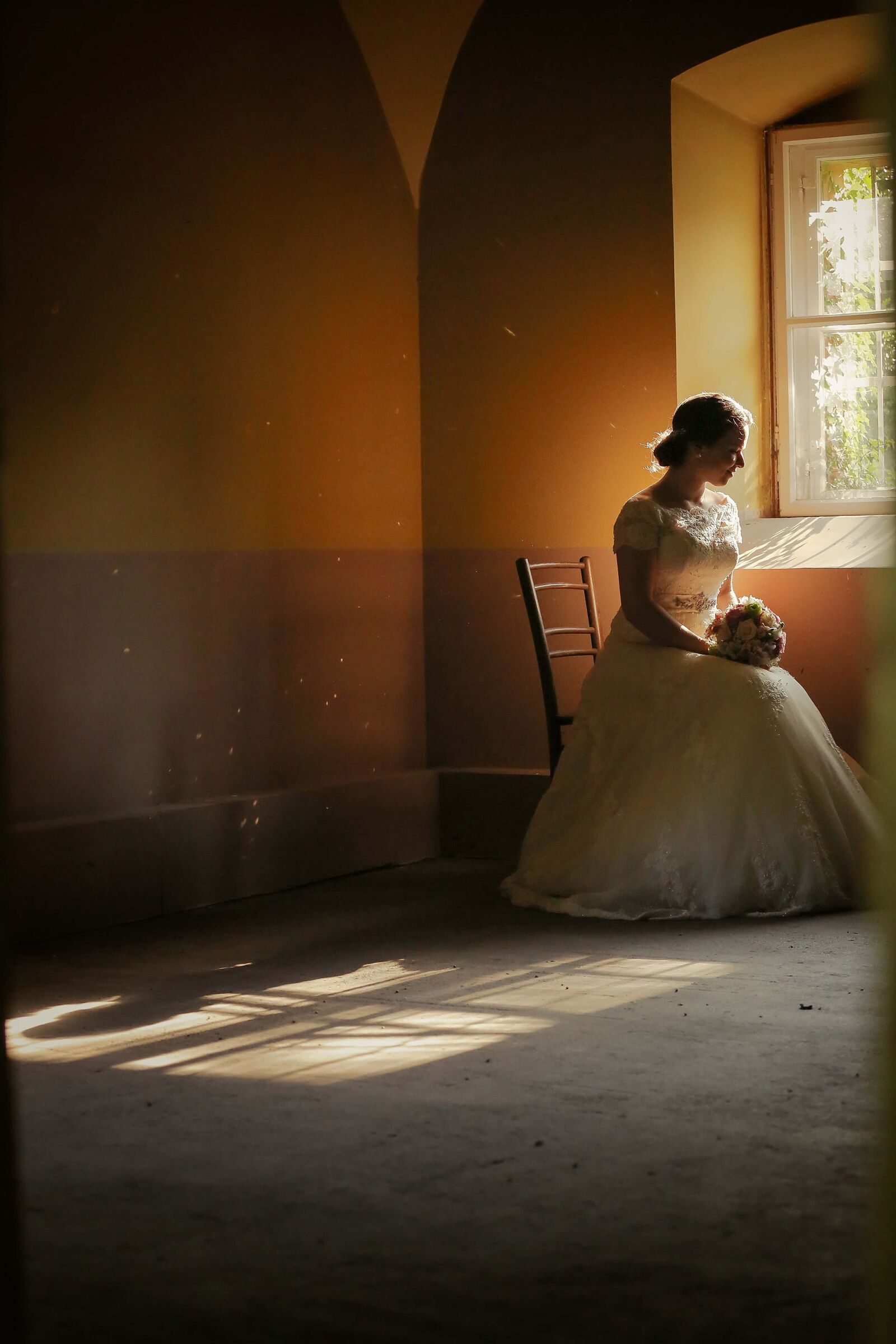 Canon EOS 5D Mark III sample photo. Nostalgia, wedding dress, bride photography
