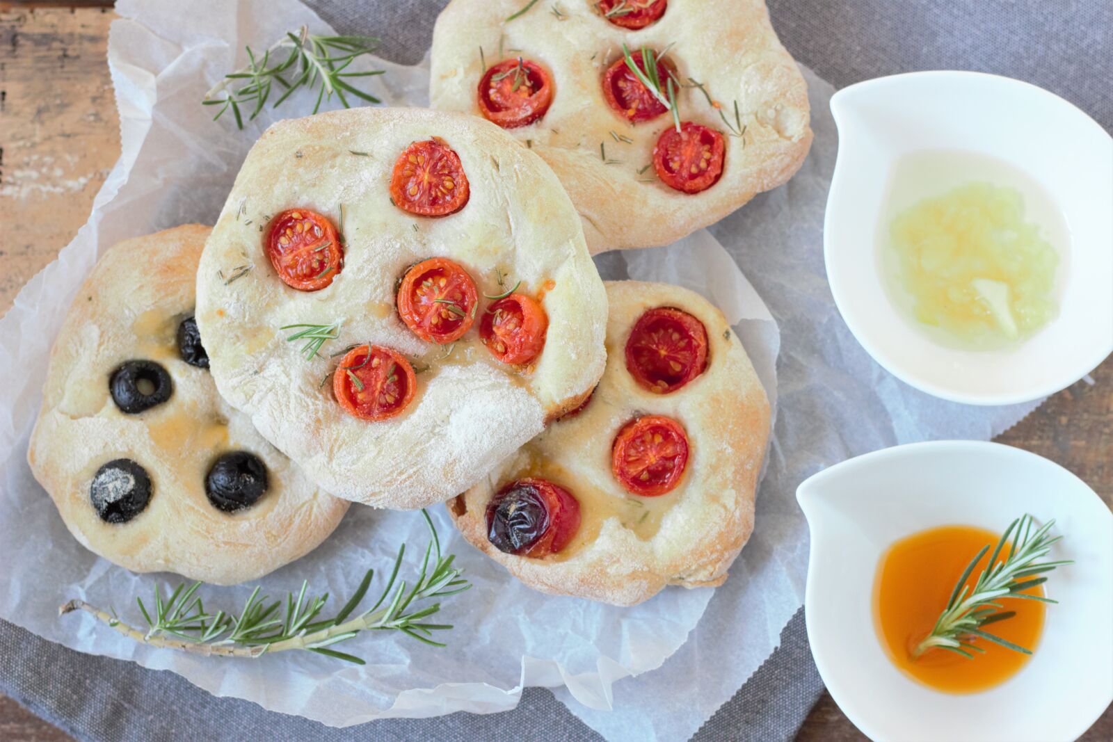 Canon EOS 600D (Rebel EOS T3i / EOS Kiss X5) sample photo. Rosemary, bread, pizza photography