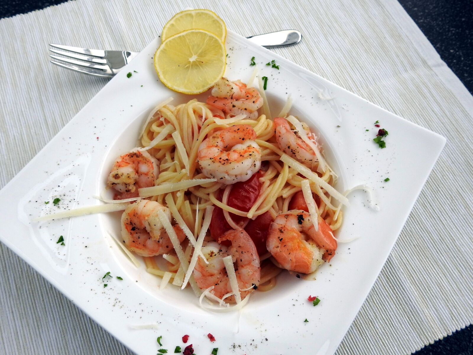 Nikon Coolpix P900 sample photo. Spaghetti, shrimp, noodles photography