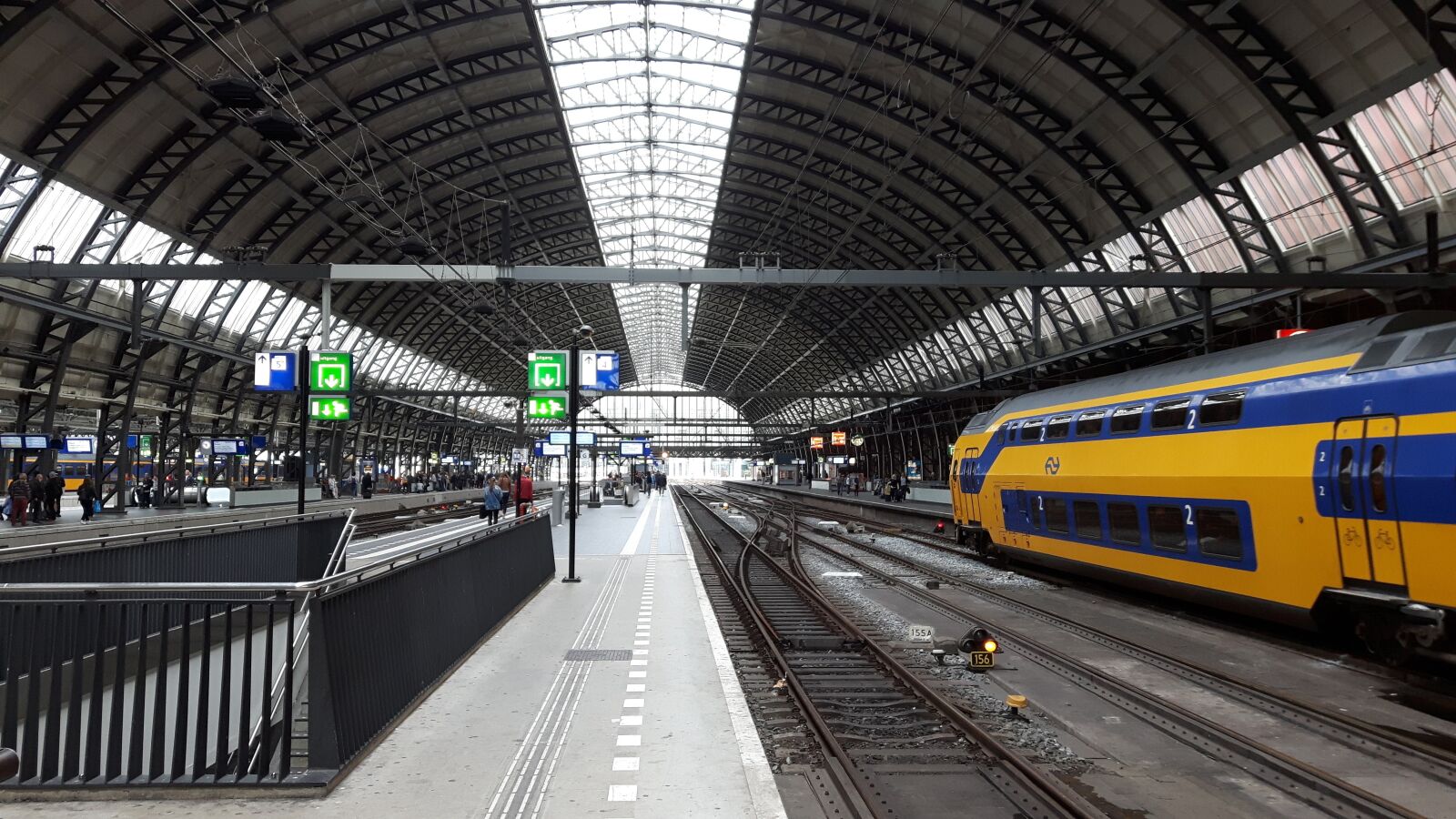 Samsung Galaxy S5 Neo sample photo. Station, amsterdam, train photography