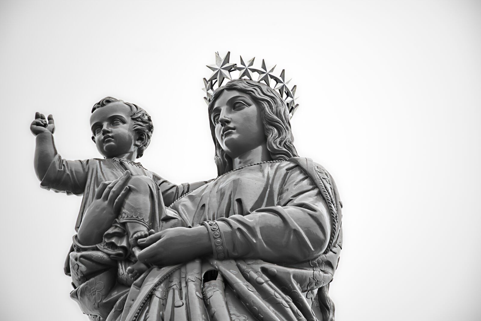 Canon EOS 5D Mark III sample photo. Statue, virgin, puy in photography