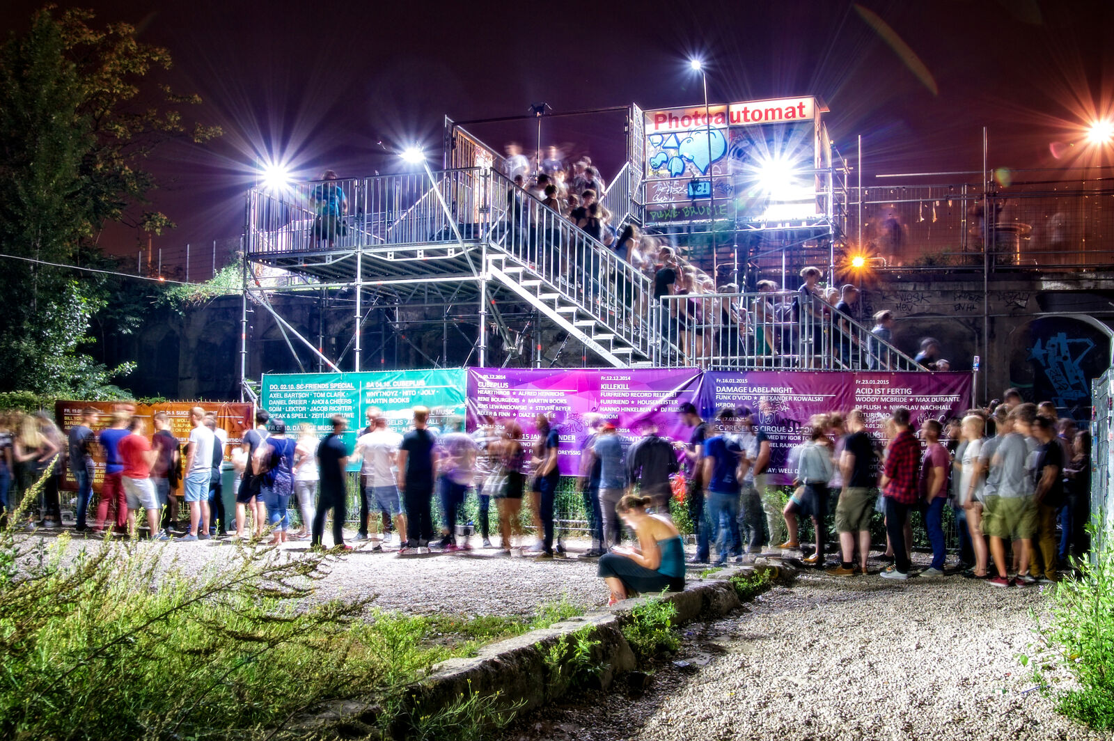 Nikon D700 sample photo. Crowd, dark, evening, lights photography