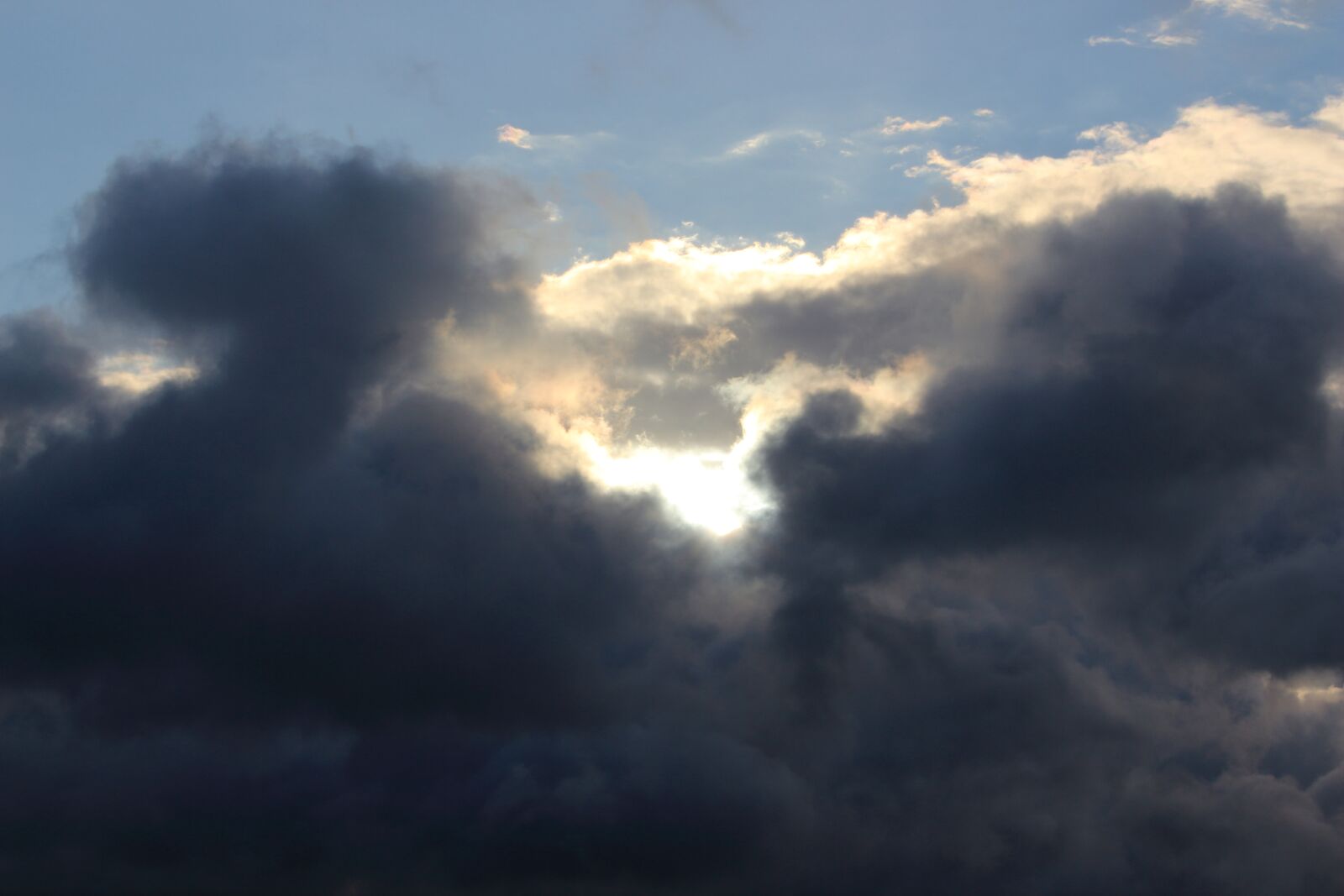 Canon EF-S 55-250mm F4-5.6 IS STM sample photo. Clouds, sky, dark clouds photography