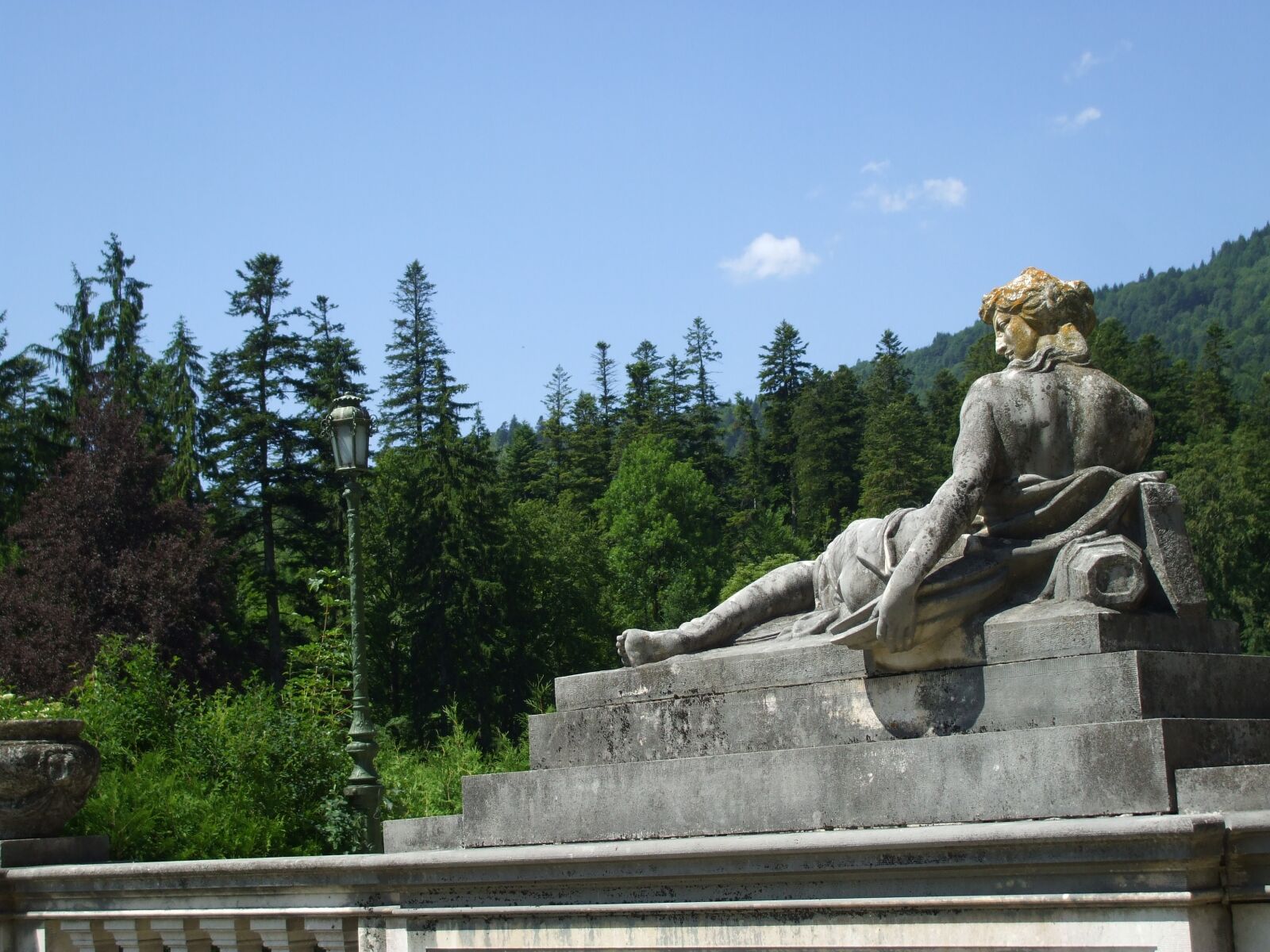 Fujifilm FinePix A800 sample photo. Statue, sculpture, sinaia photography