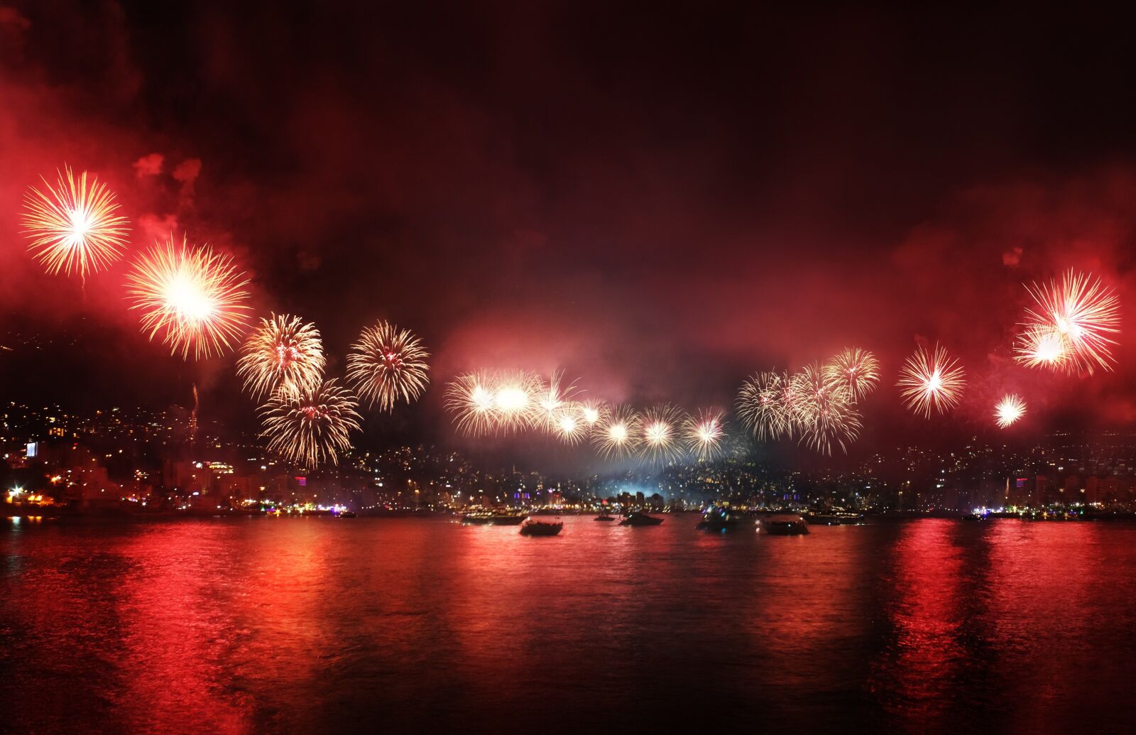 Canon EOS 550D (EOS Rebel T2i / EOS Kiss X4) sample photo. Fireworks, red, lebanon photography