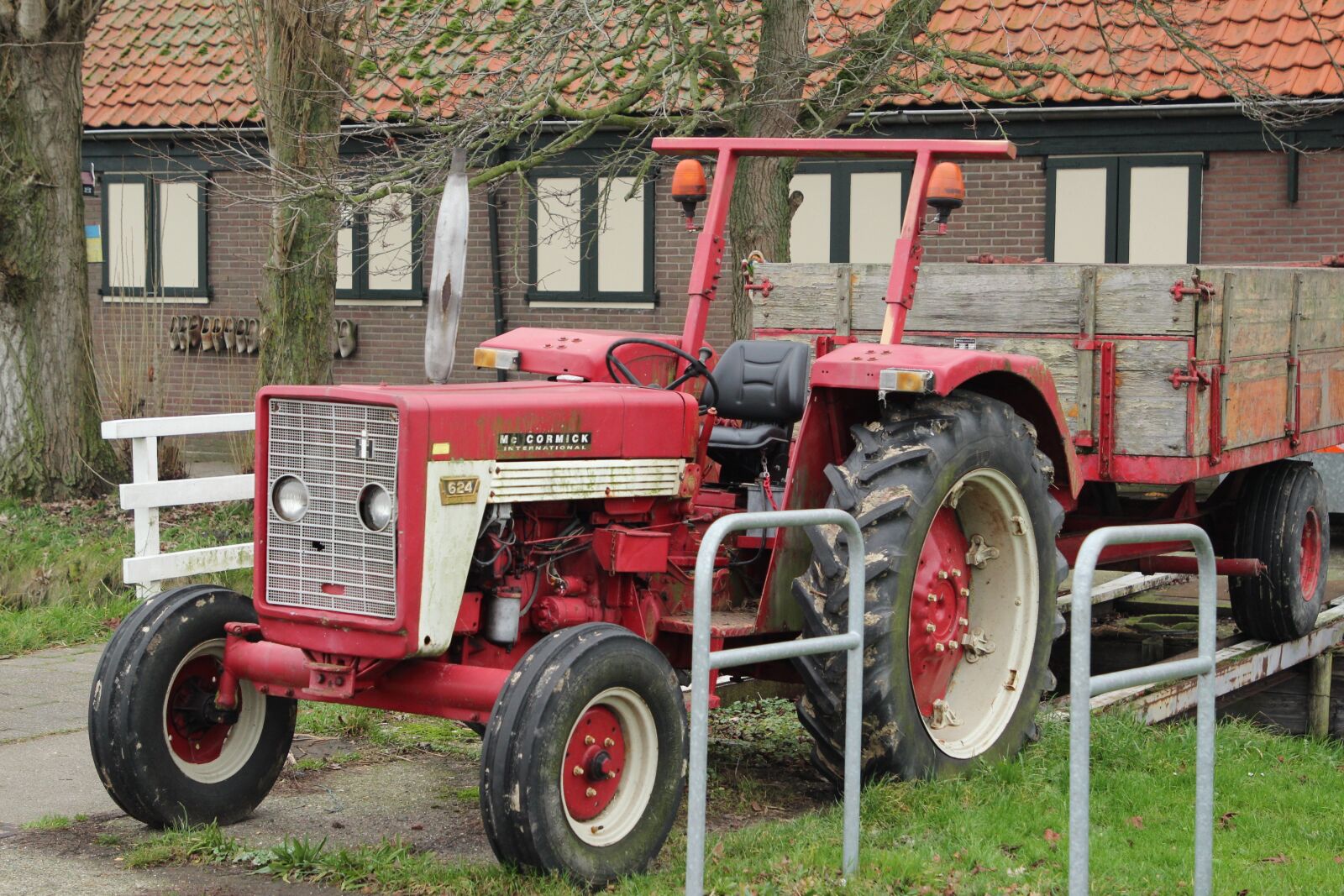 Canon EF 24-105mm F4L IS II USM sample photo. Tractor, wheels, machine photography