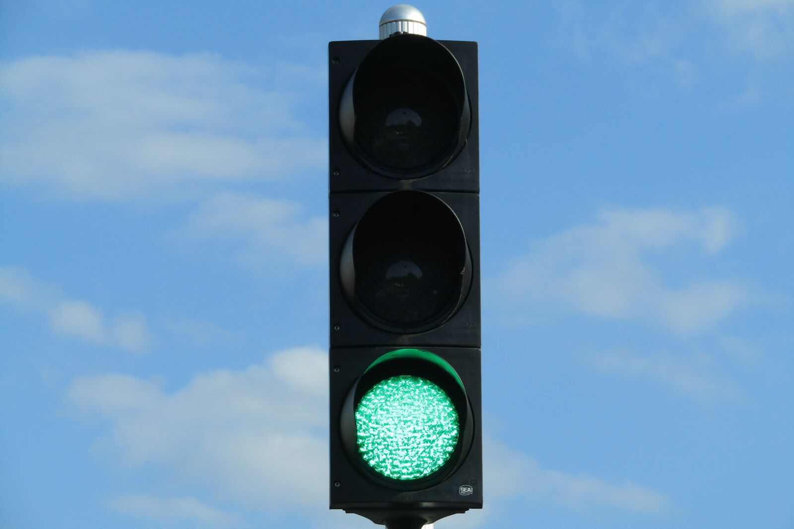 Canon PowerShot SX410 IS sample photo. Lights, green, traffic photography