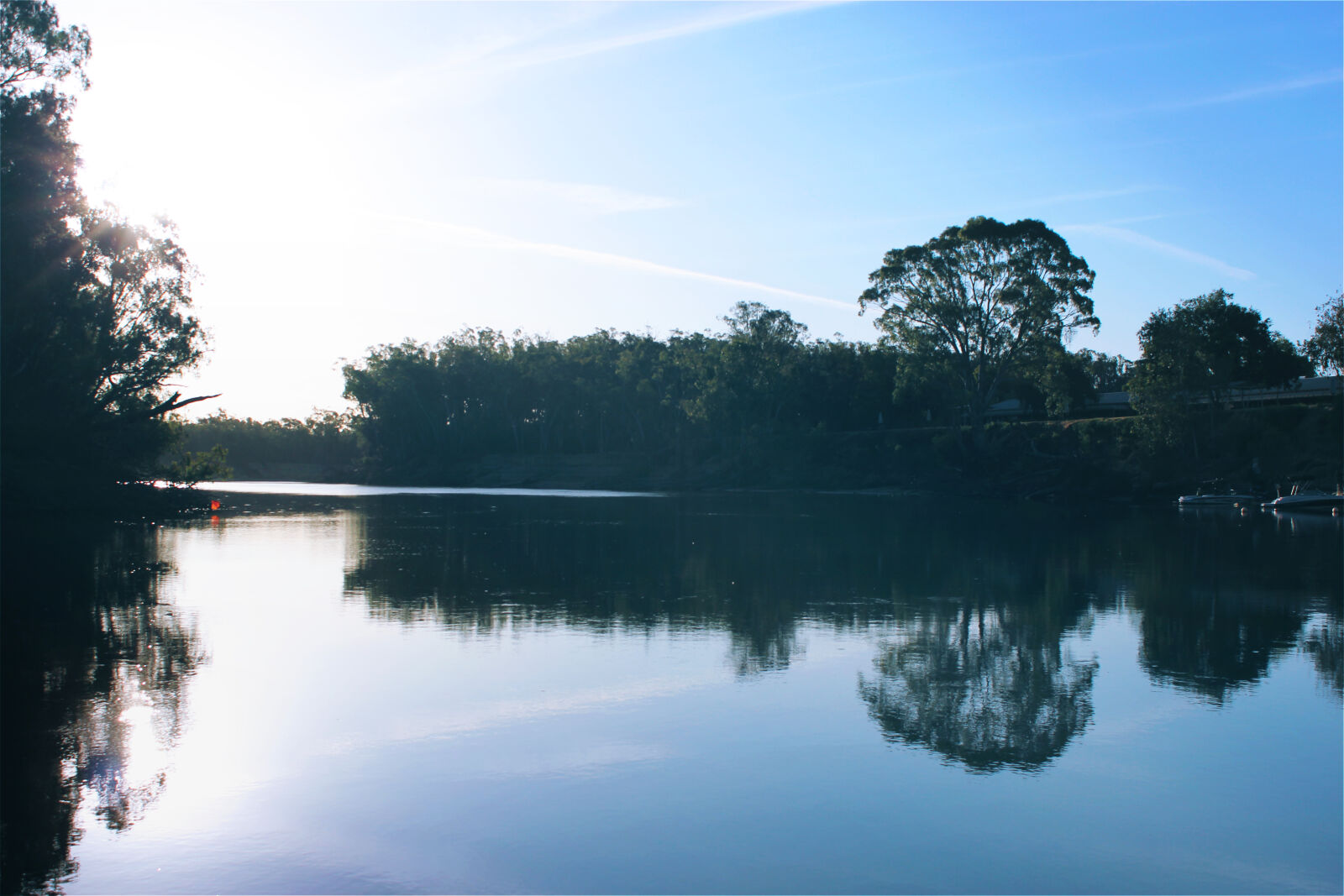 Canon EOS 600D (Rebel EOS T3i / EOS Kiss X5) sample photo. Boats, river, sun, sunset photography