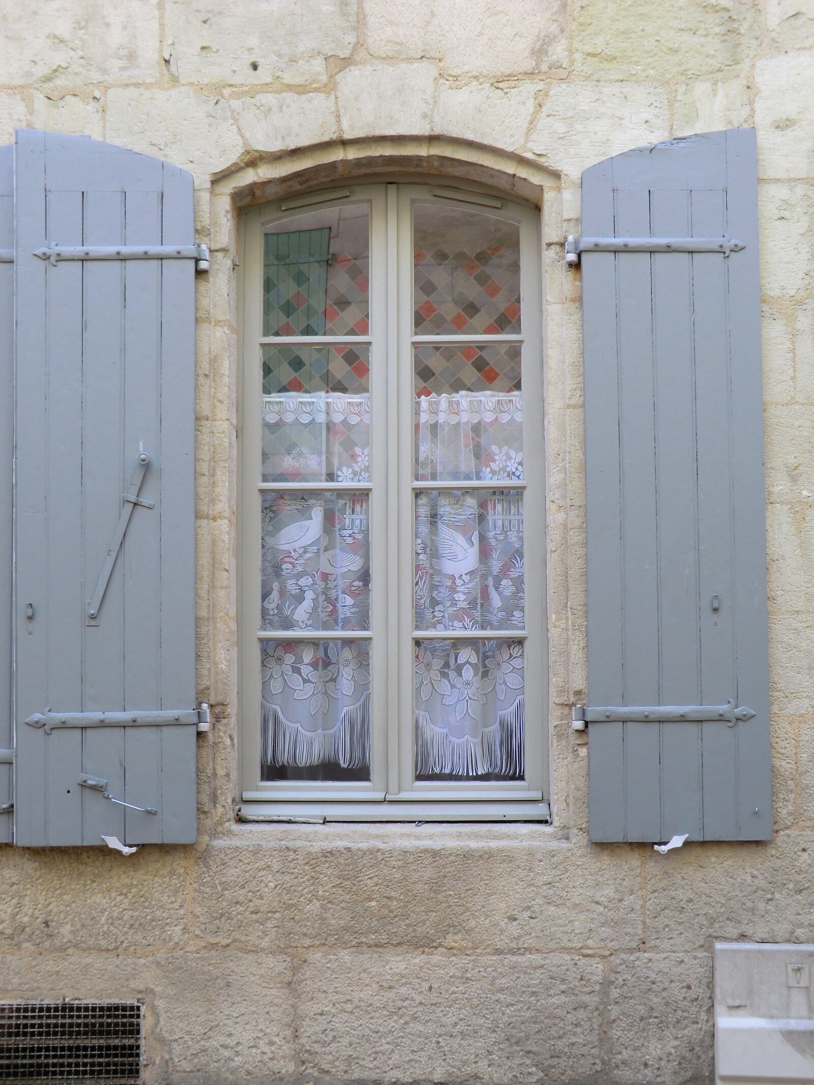 CASIO EX-H5 sample photo. French, window, shutters photography