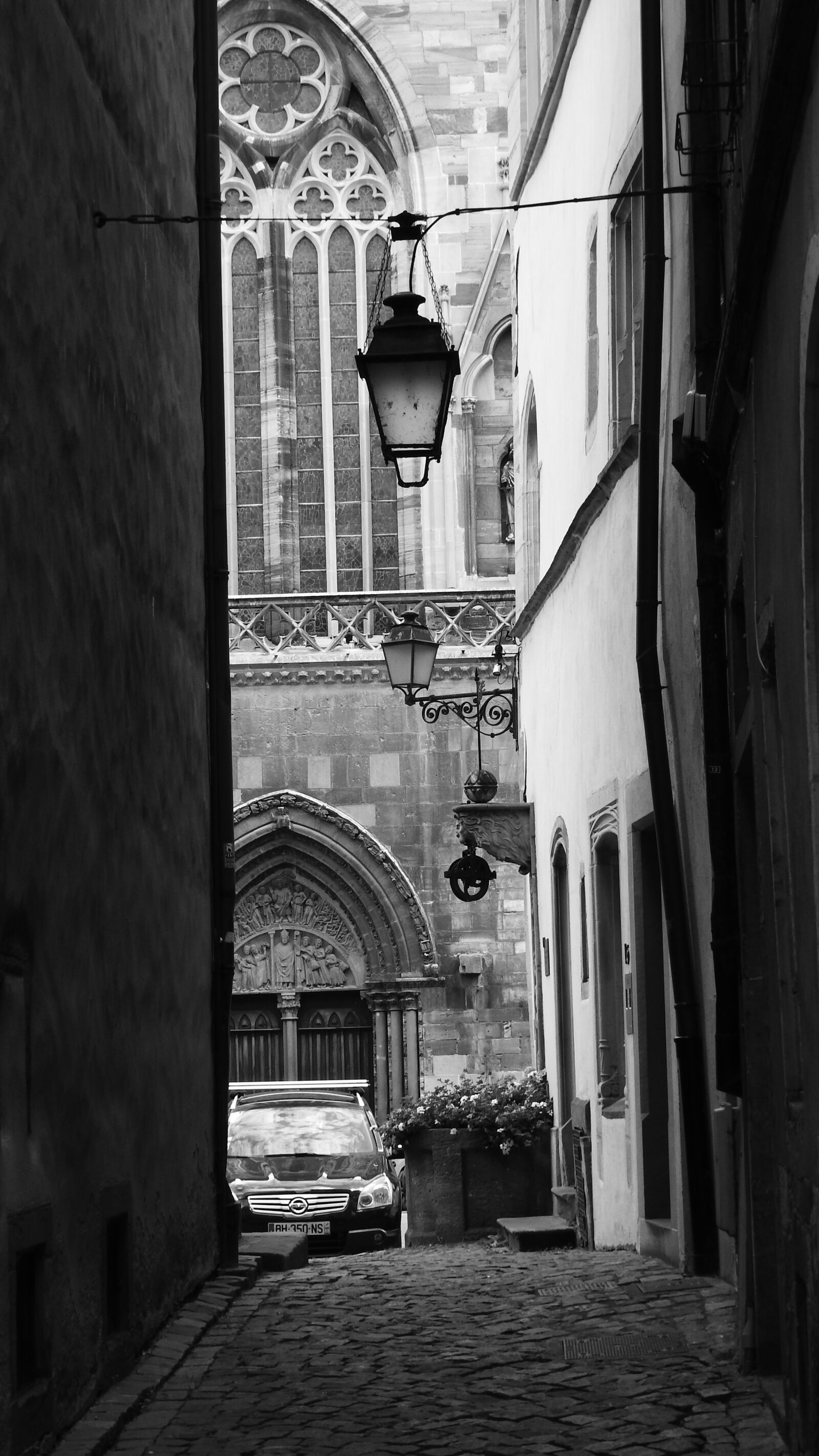 Nikon Coolpix P610 sample photo. Alley, street, close photography