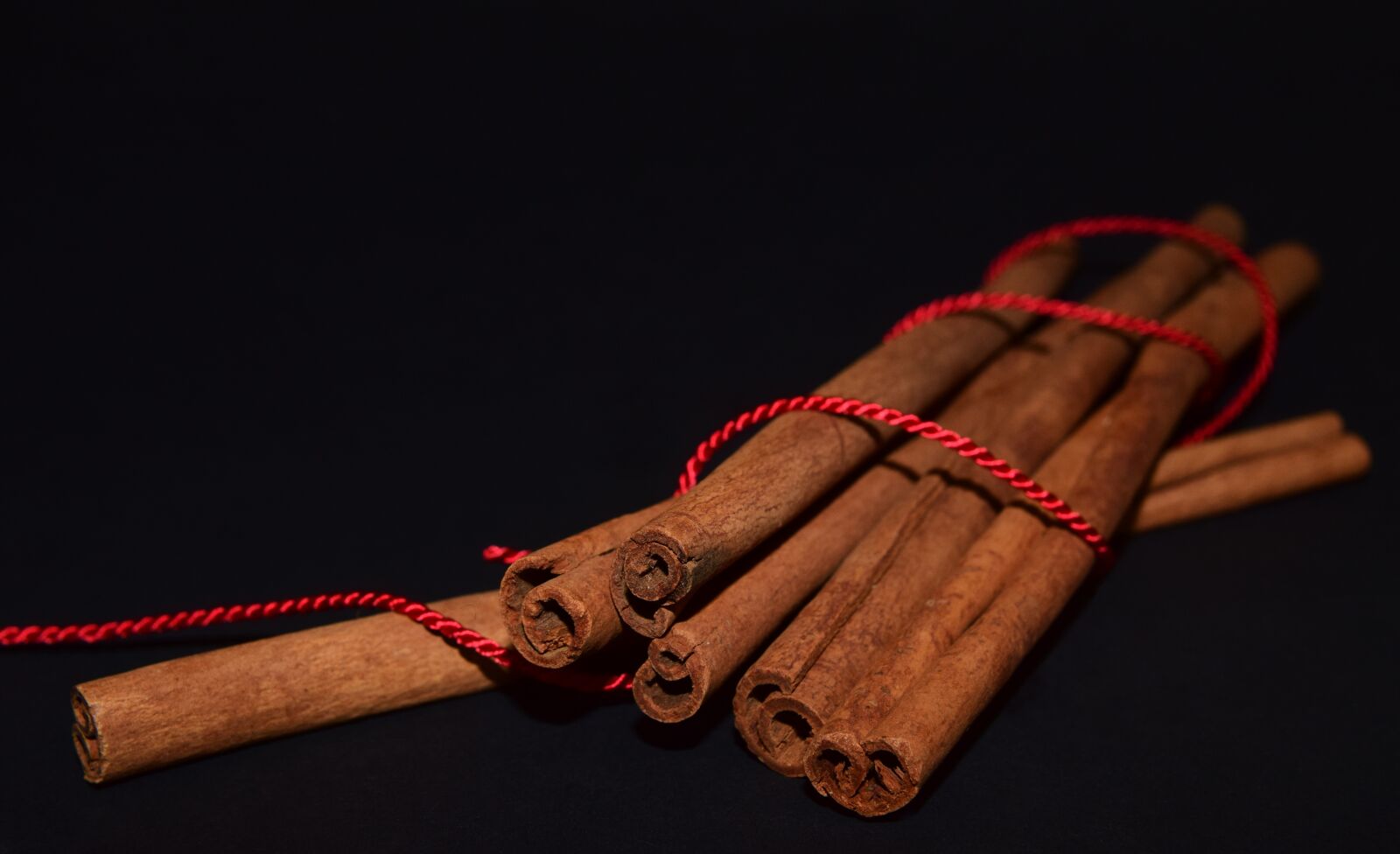 Nikon D3300 sample photo. Cinnamon, cinnamon sticks, christmas photography