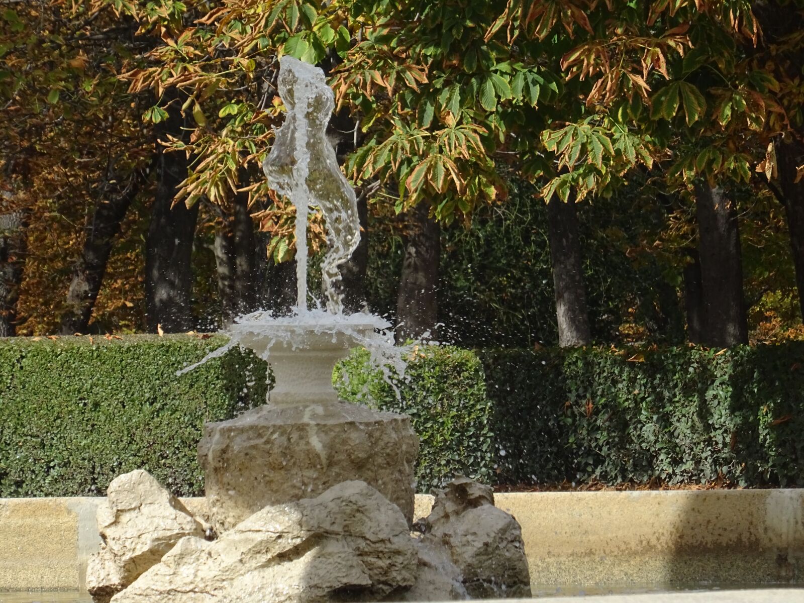 Sony DSC-HX60 sample photo. Fontana, water, nature photography