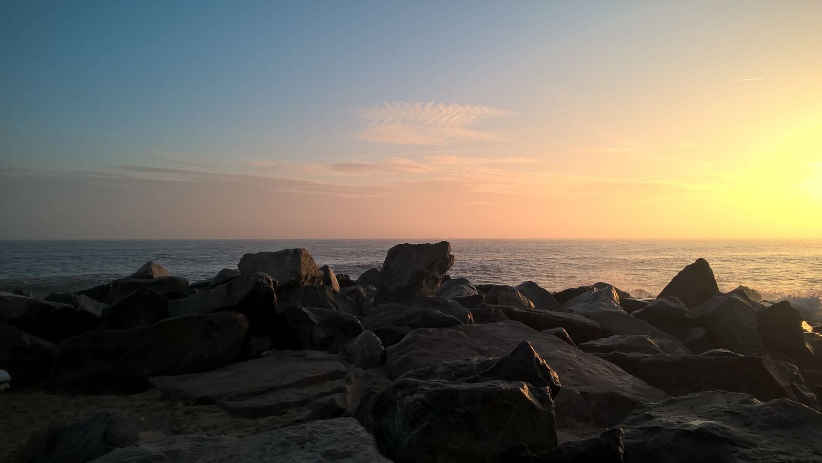 Microsoft Lumia 640 LTE sample photo. Rocks, beach, sunrise photography
