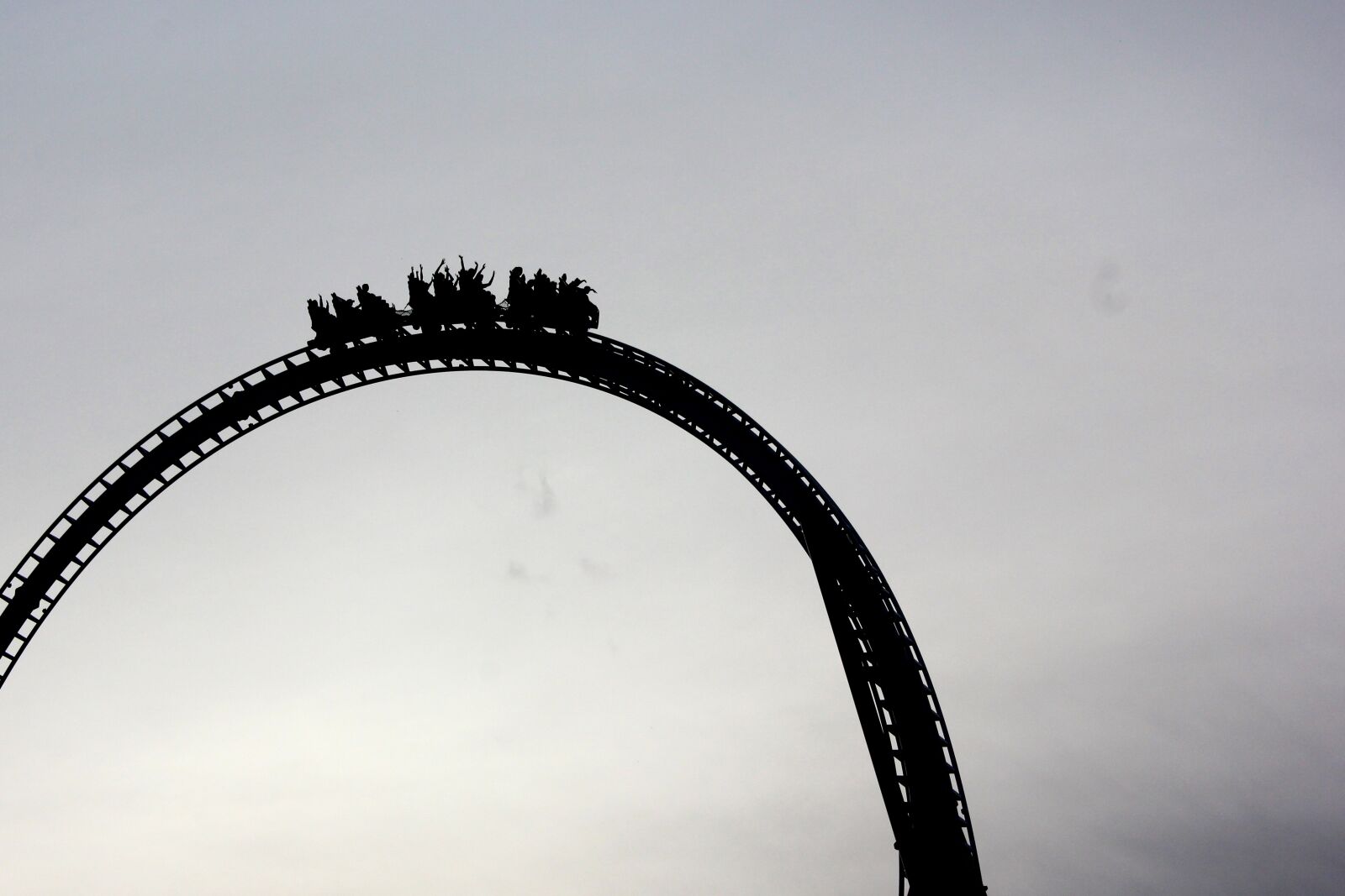 Canon EOS 600D (Rebel EOS T3i / EOS Kiss X5) sample photo. Roller coaster, games, amusement photography