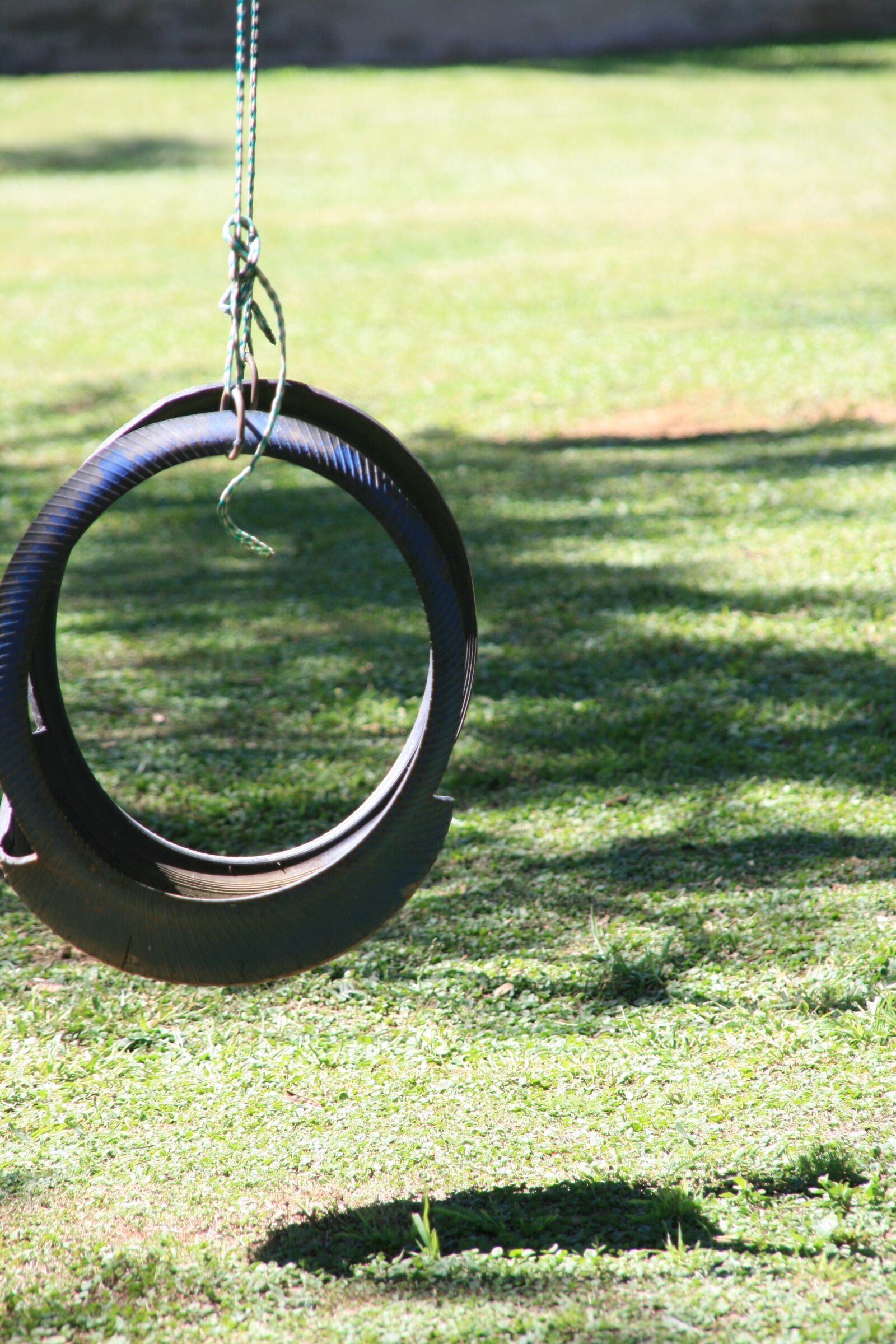 Canon EOS 400D (EOS Digital Rebel XTi / EOS Kiss Digital X) sample photo. Swing, outside, play photography