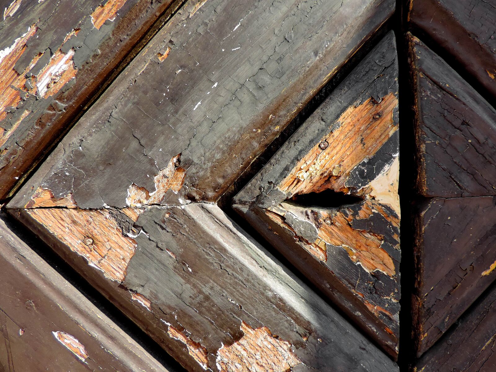 Nikon Coolpix P520 sample photo. Old, wall, wood, house photography