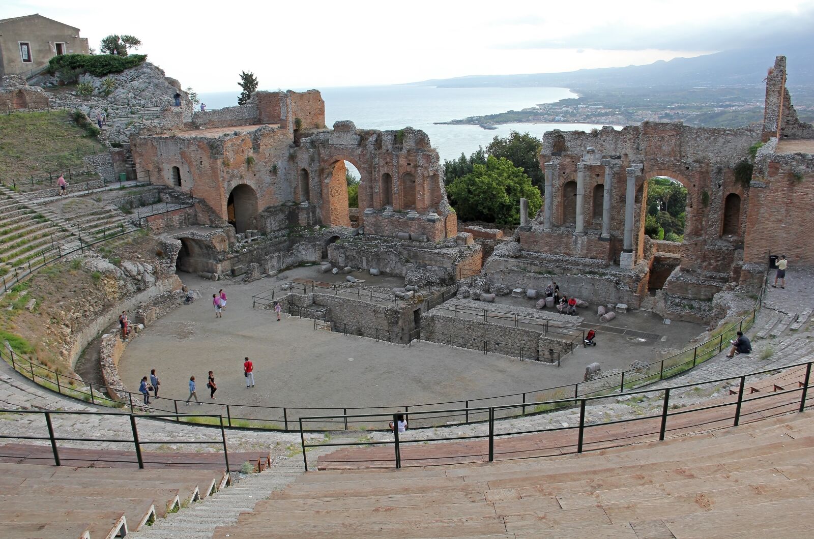 Canon EOS 550D (EOS Rebel T2i / EOS Kiss X4) sample photo. Teatro greco-romano, taormina, sicily photography