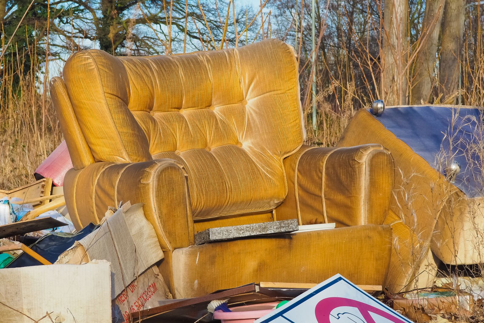 Olympus OM-D E-M10 sample photo. Lost places, destroyed, chair photography