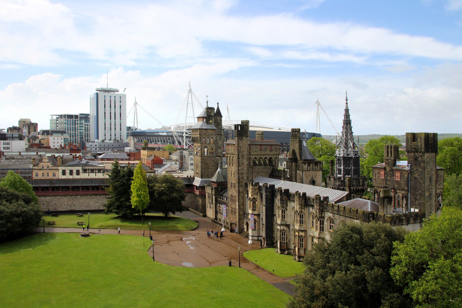 Canon EOS 1300D (EOS Rebel T6 / EOS Kiss X80) sample photo. Cardiff, wales, castle photography