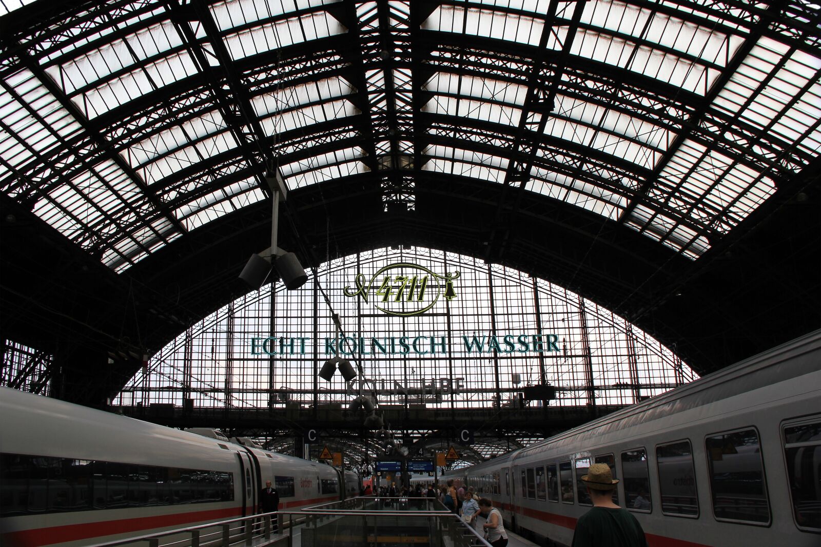 Canon EF-S 18-135mm F3.5-5.6 IS sample photo. Railway station, cologne, station photography