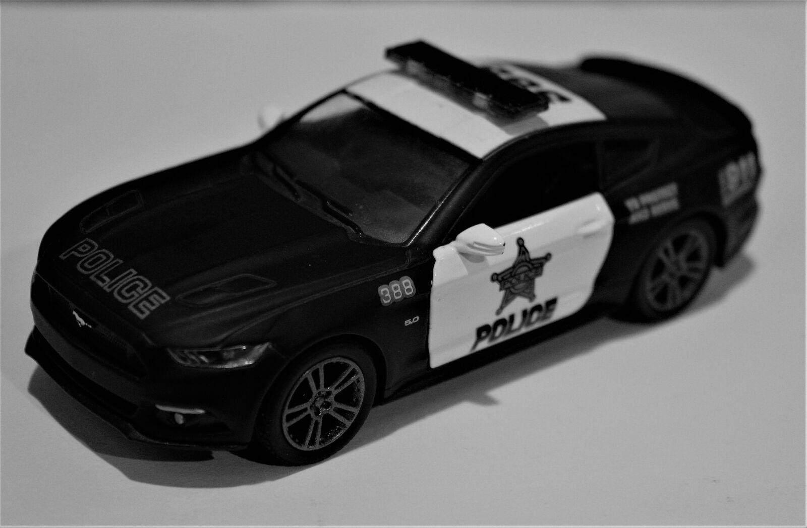 Canon EOS 1300D (EOS Rebel T6 / EOS Kiss X80) sample photo. Car, toy, decoration photography