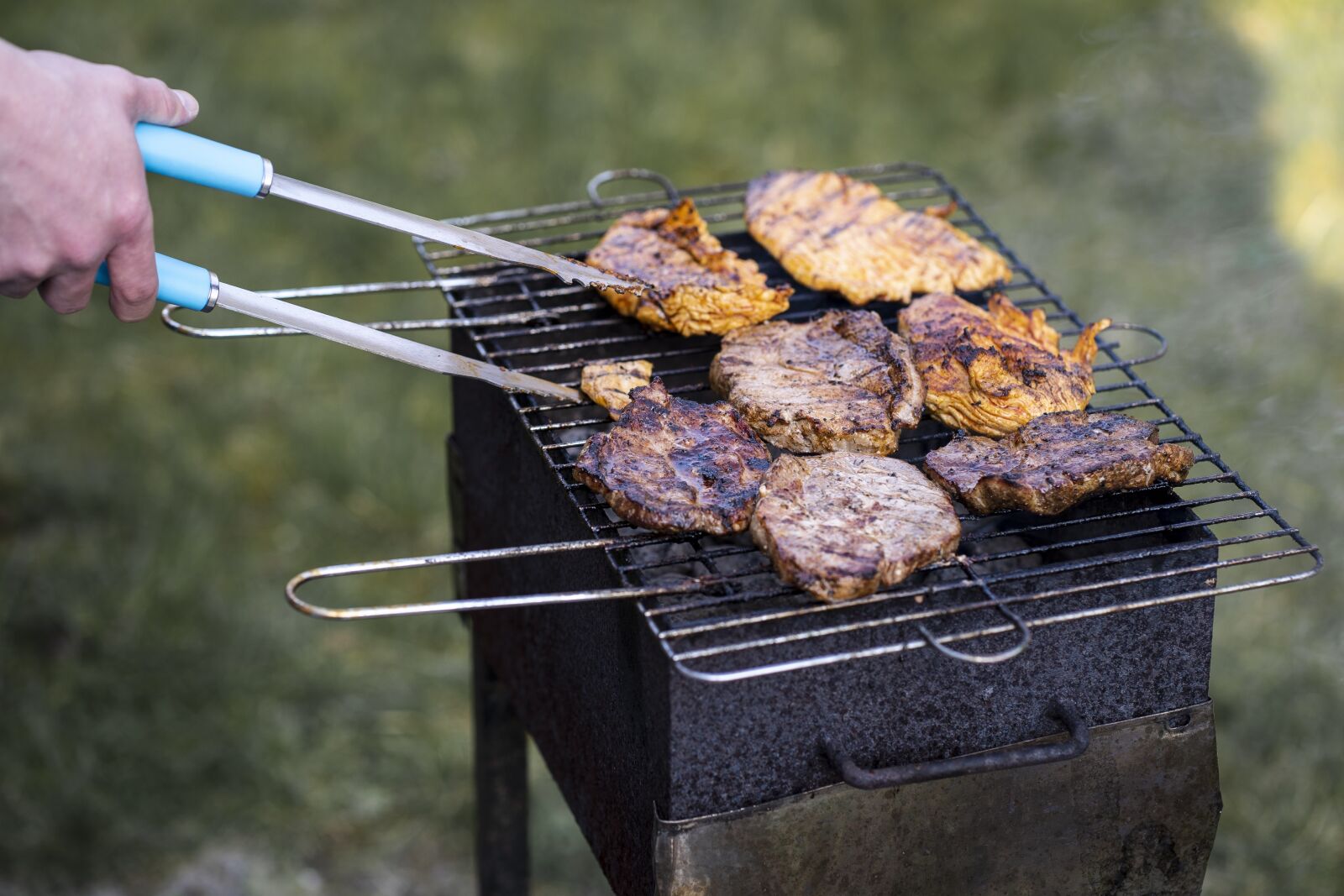 Sony a7S II + Sony FE 85mm F1.8 sample photo. Barbecue, eat, meat photography