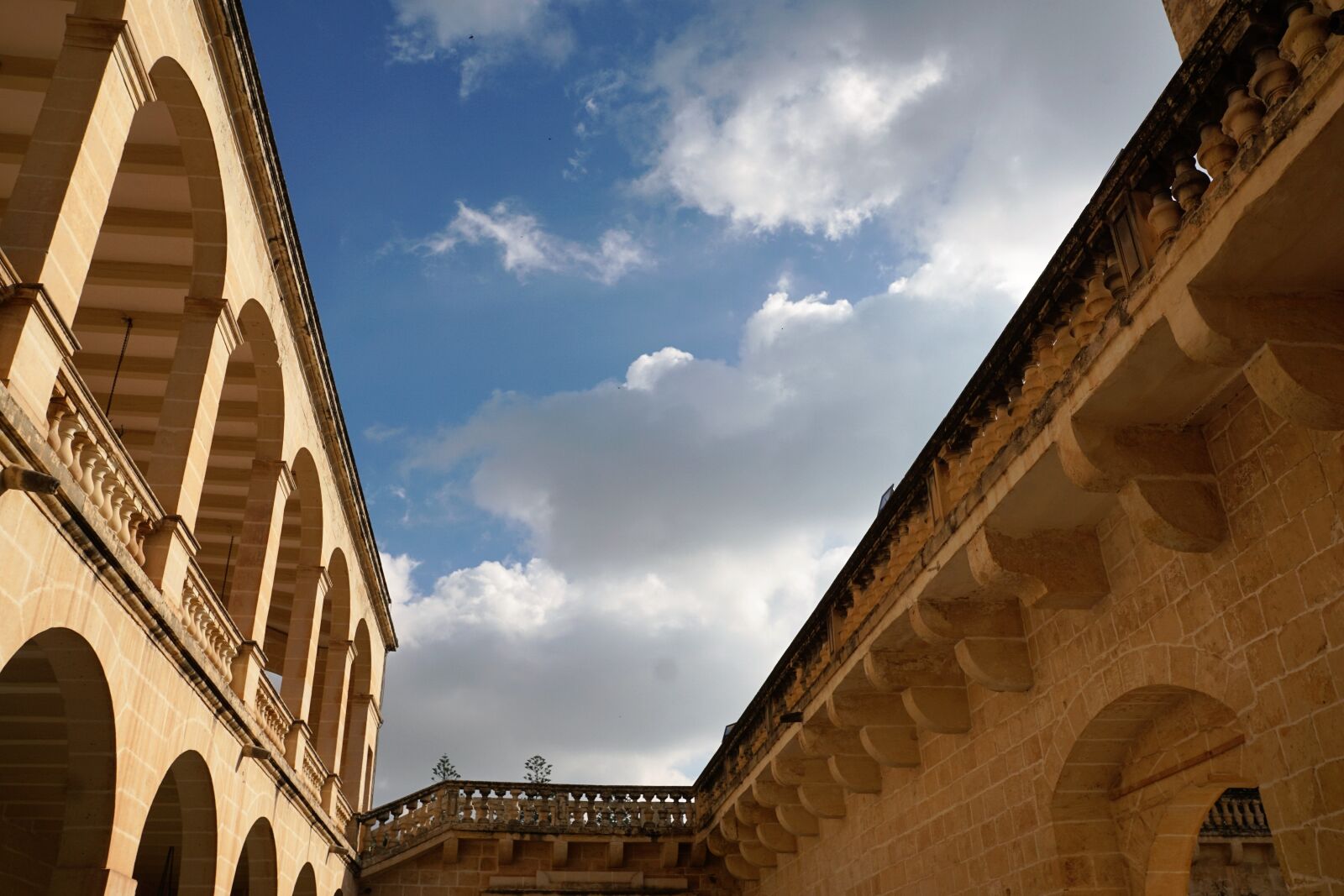 Sony ILCA-77M2 + Sony DT 16-50mm F2.8 SSM sample photo. City, malta, house photography