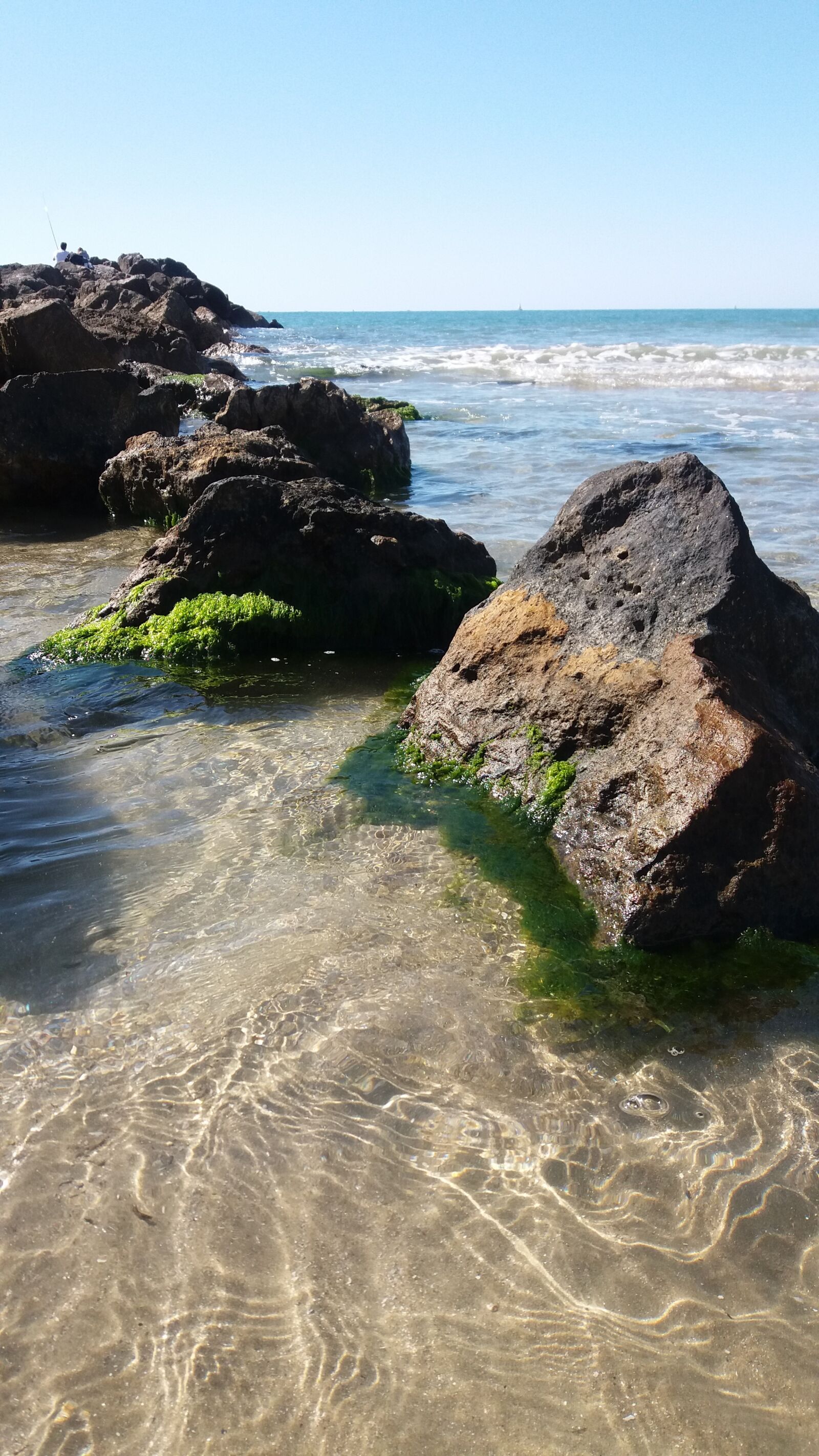 Samsung Galaxy J5 sample photo. Beach, mediterranean, rock photography