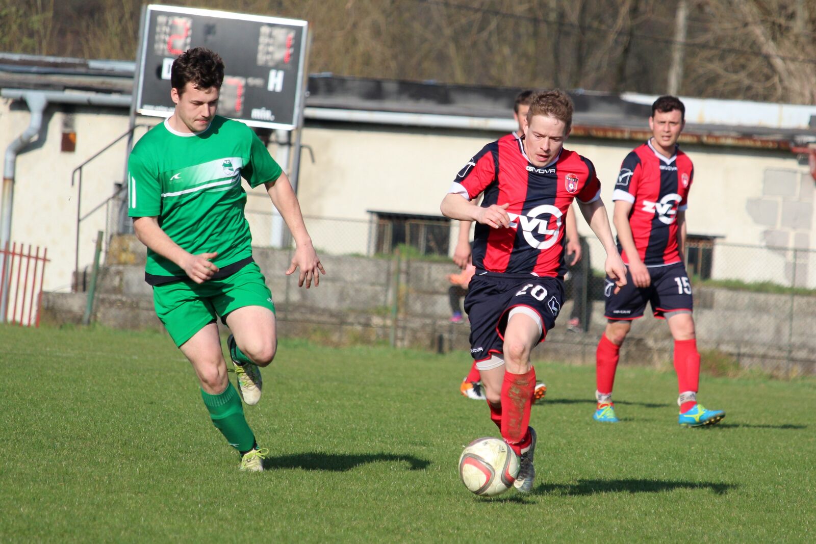 Canon EF-S 55-250mm F4-5.6 IS STM sample photo. Football, player, clash of photography