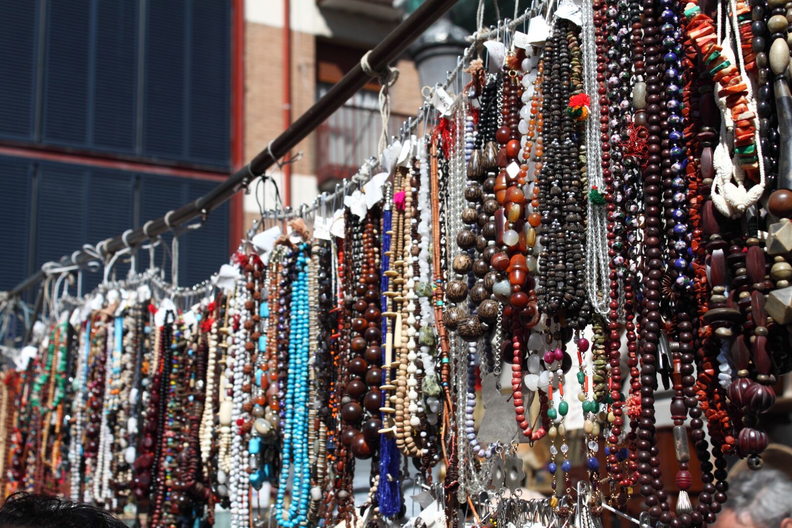 Canon EOS 500D (EOS Rebel T1i / EOS Kiss X3) sample photo. Necklaces, trail, market photography