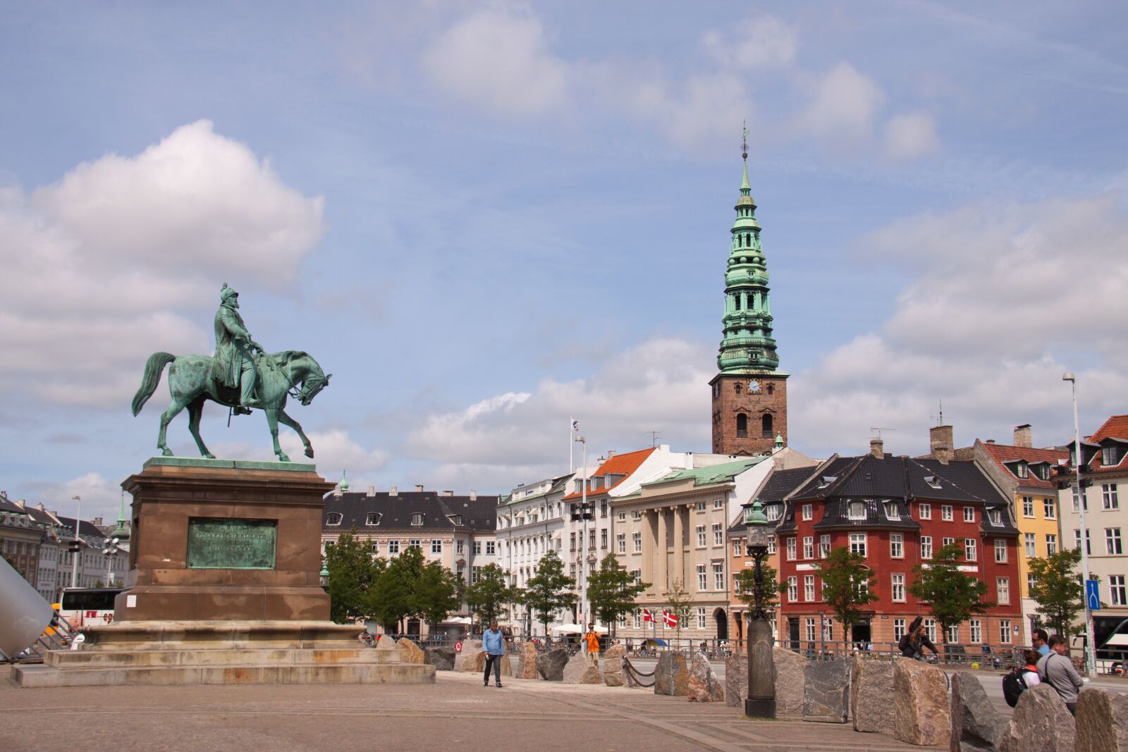 Canon EOS 50D sample photo. Christiansborg, square, statue photography