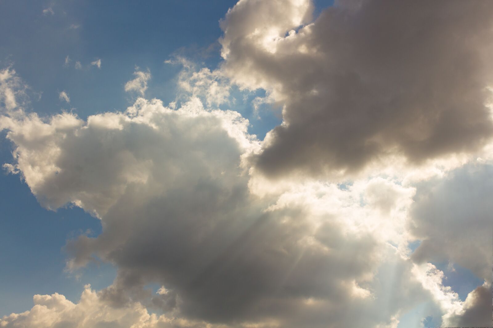 Canon EOS 700D (EOS Rebel T5i / EOS Kiss X7i) sample photo. Clouds, sky, blue photography