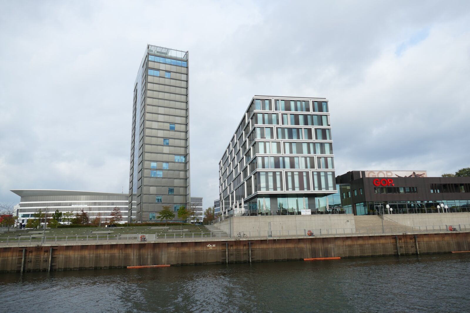 Panasonic Lumix DMC-FZ1000 sample photo. Bremen, weser, river photography