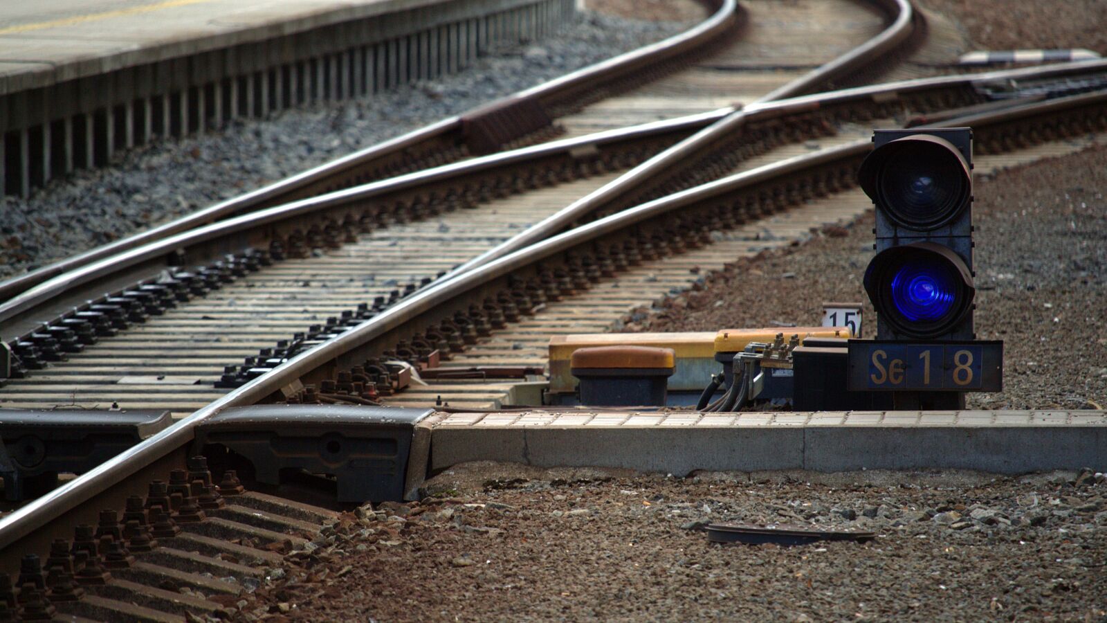 Canon EF-S 55-250mm F4-5.6 IS STM sample photo. Soft, gleise, rails photography