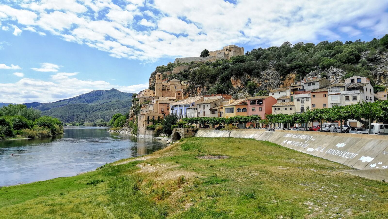 HUAWEI P10 sample photo. Castle, river, landscape photography
