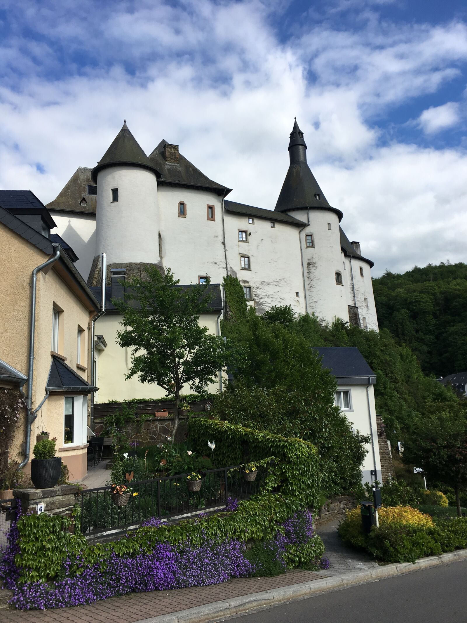 iPhone 6s Plus back camera 4.15mm f/2.2 sample photo. Castle, luxembourg, culture photography