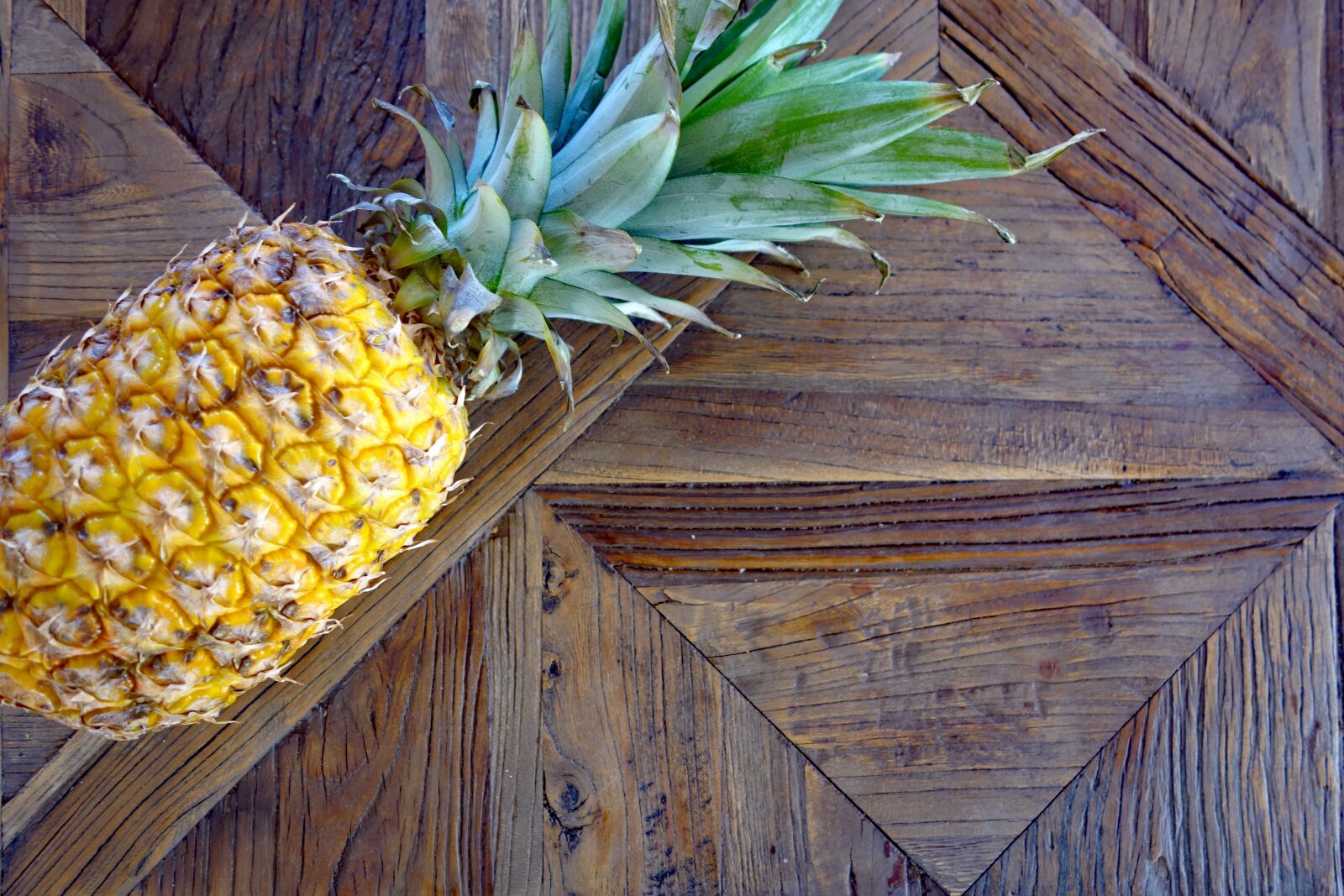 Sony Cyber-shot DSC-RX100 II sample photo. Pineapple, healthy, fruit photography